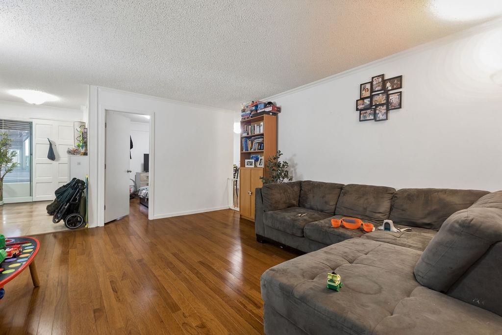 211 444 49th Avenue - MLS&reg; # R3129008