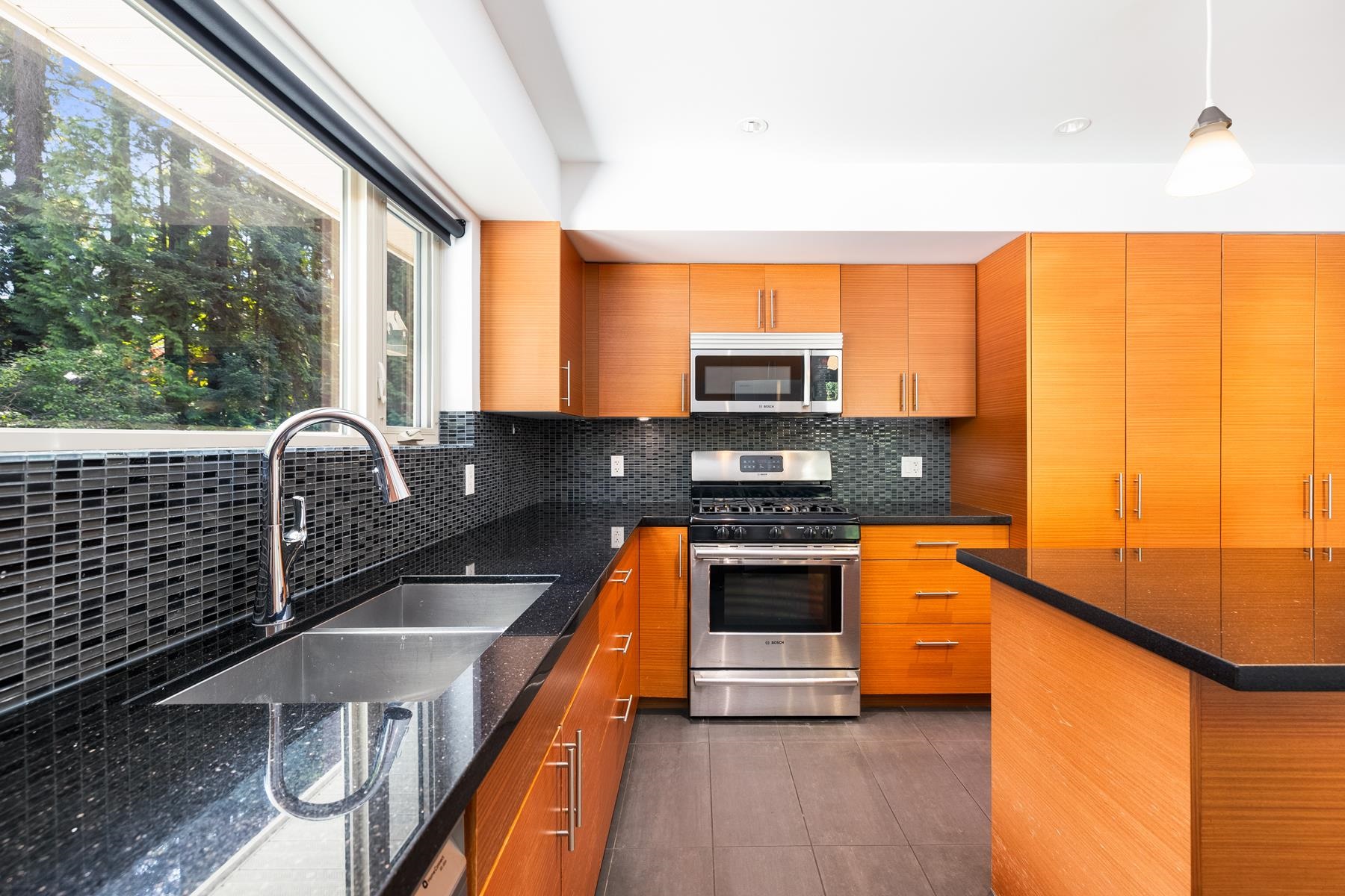 PH2 2832 Capilano Road - MLS&reg; # R3130318