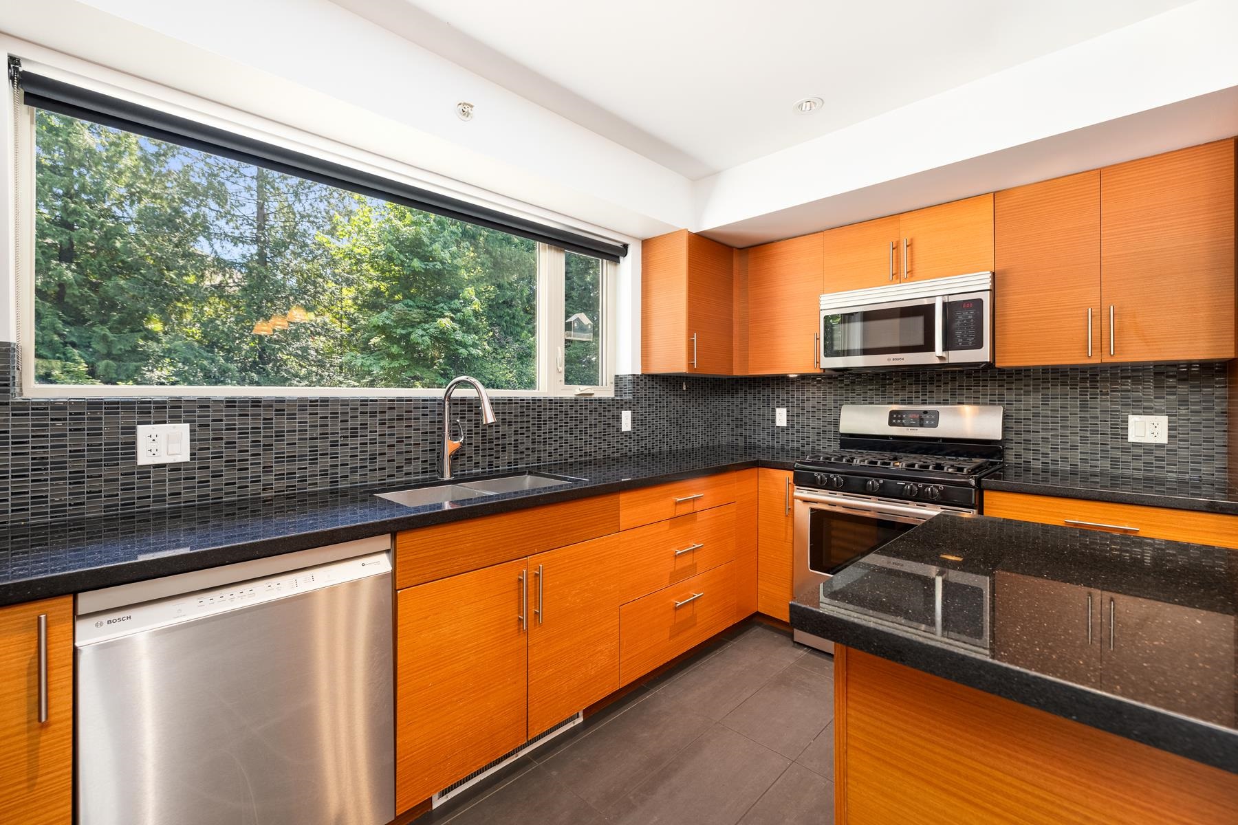 PH2 2832 Capilano Road - MLS&reg; # R3130318