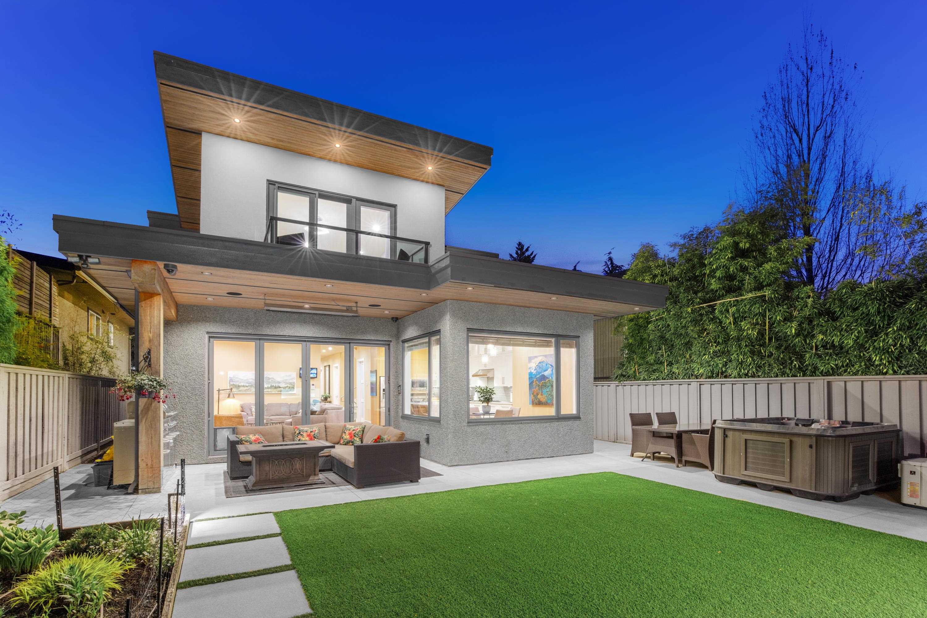 315 20th Street - MLS&reg; # R3130448