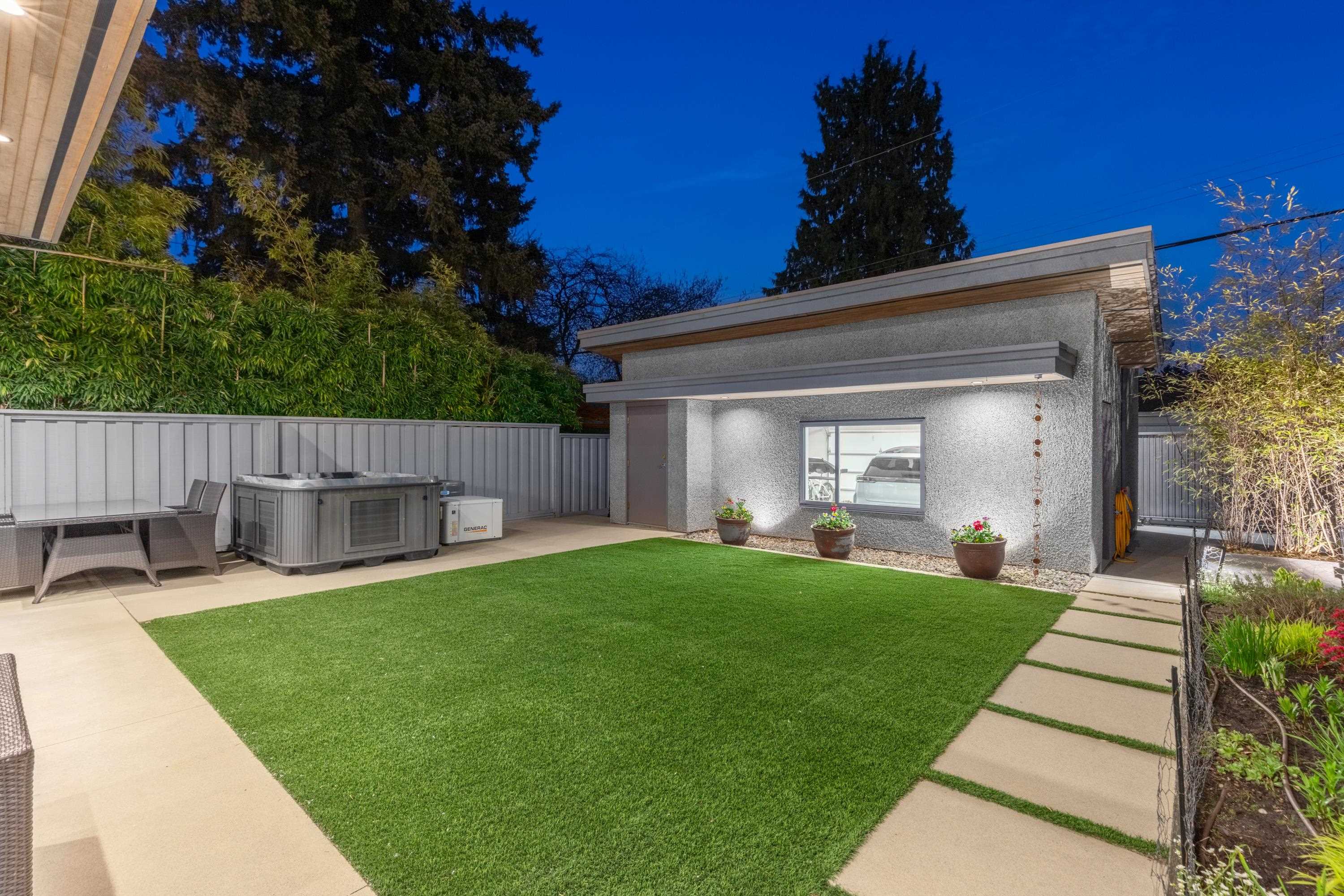  315 20th Street - MLS&reg; # R3130448