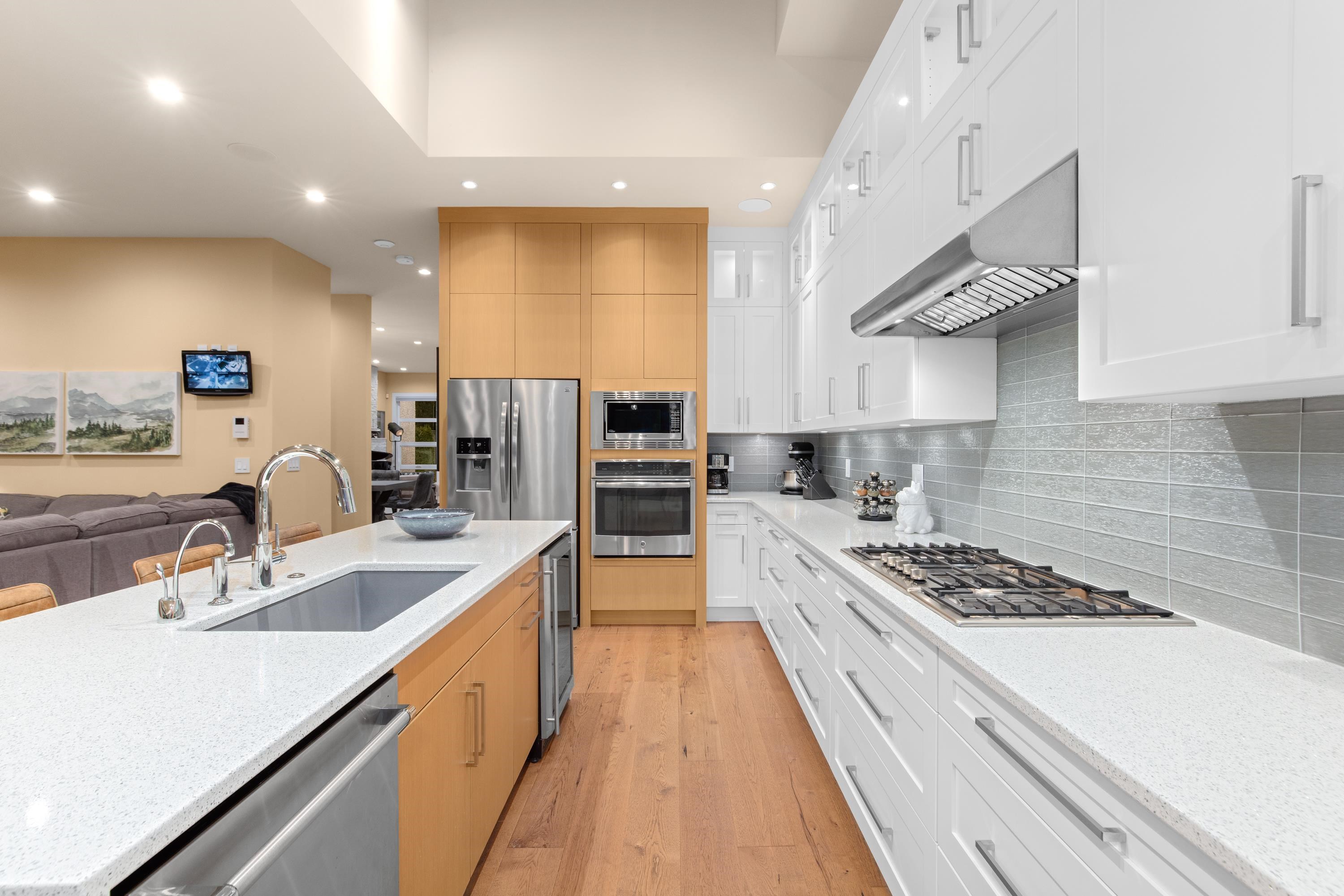  315 20th Street - MLS&reg; # R3130448