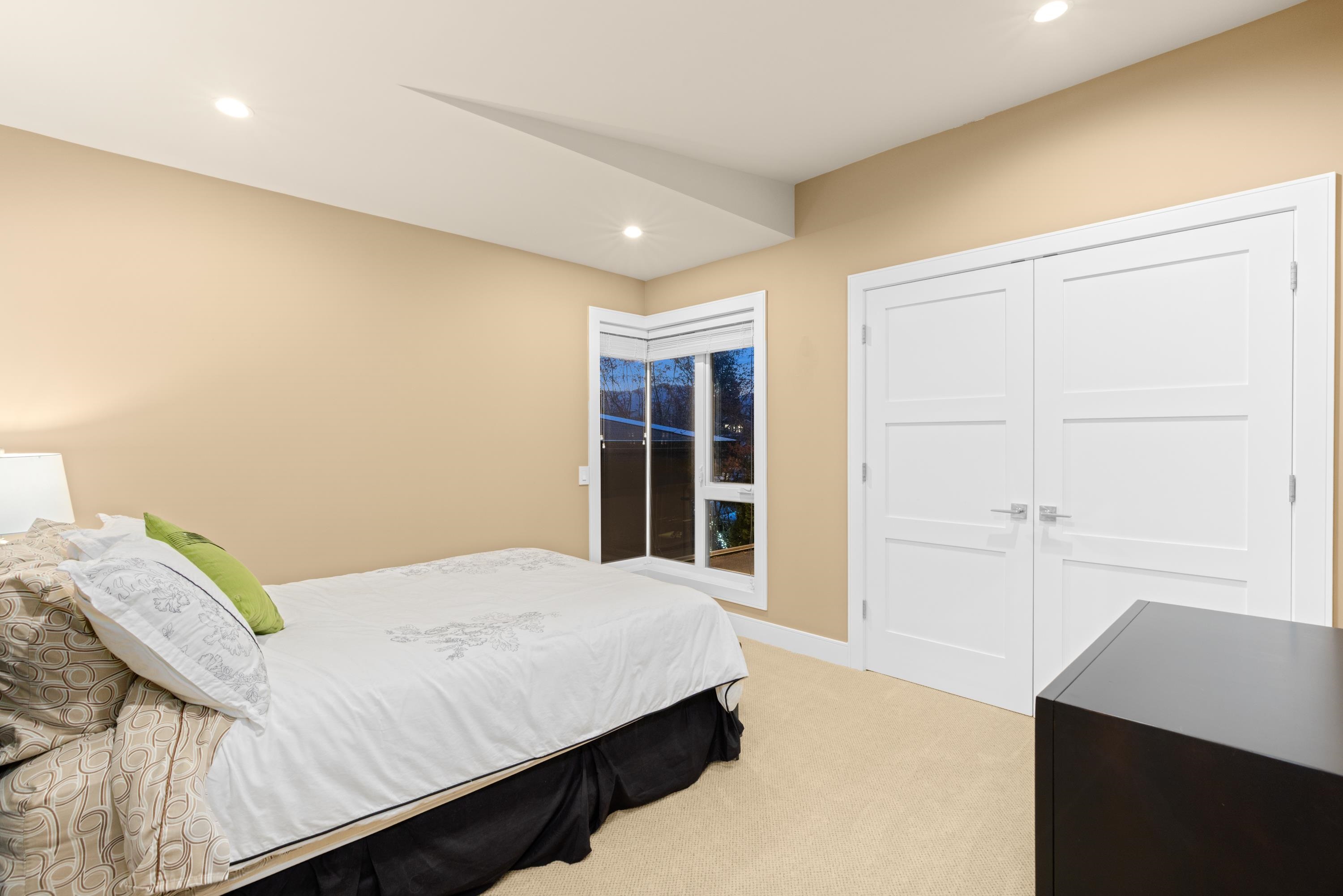  315 20th Street - MLS&reg; # R3130448