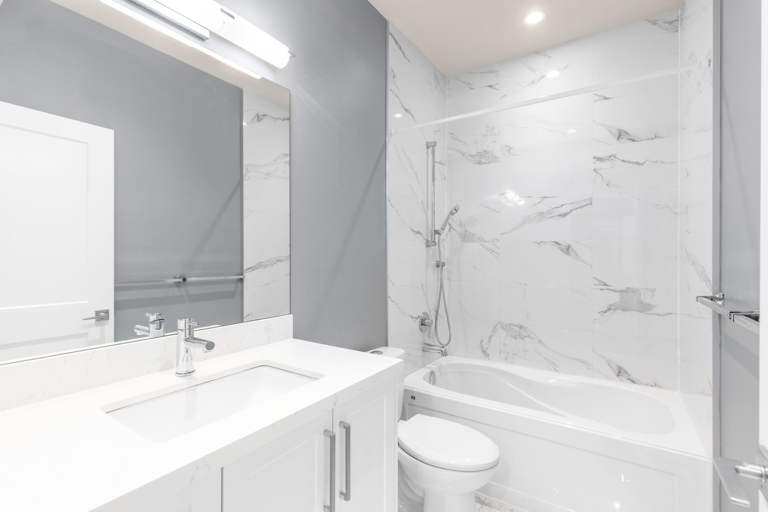  315 20th Street - MLS&reg; # R3130448