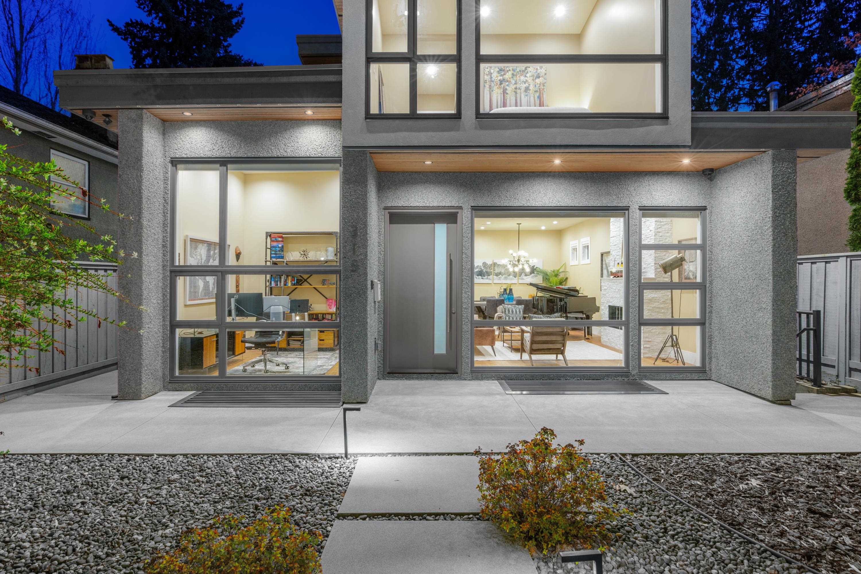  315 20th Street - MLS&reg; # R3130448