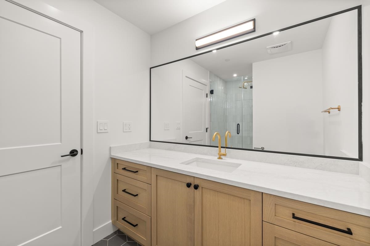 2 62 21st Avenue - MLS&reg; # R3130589