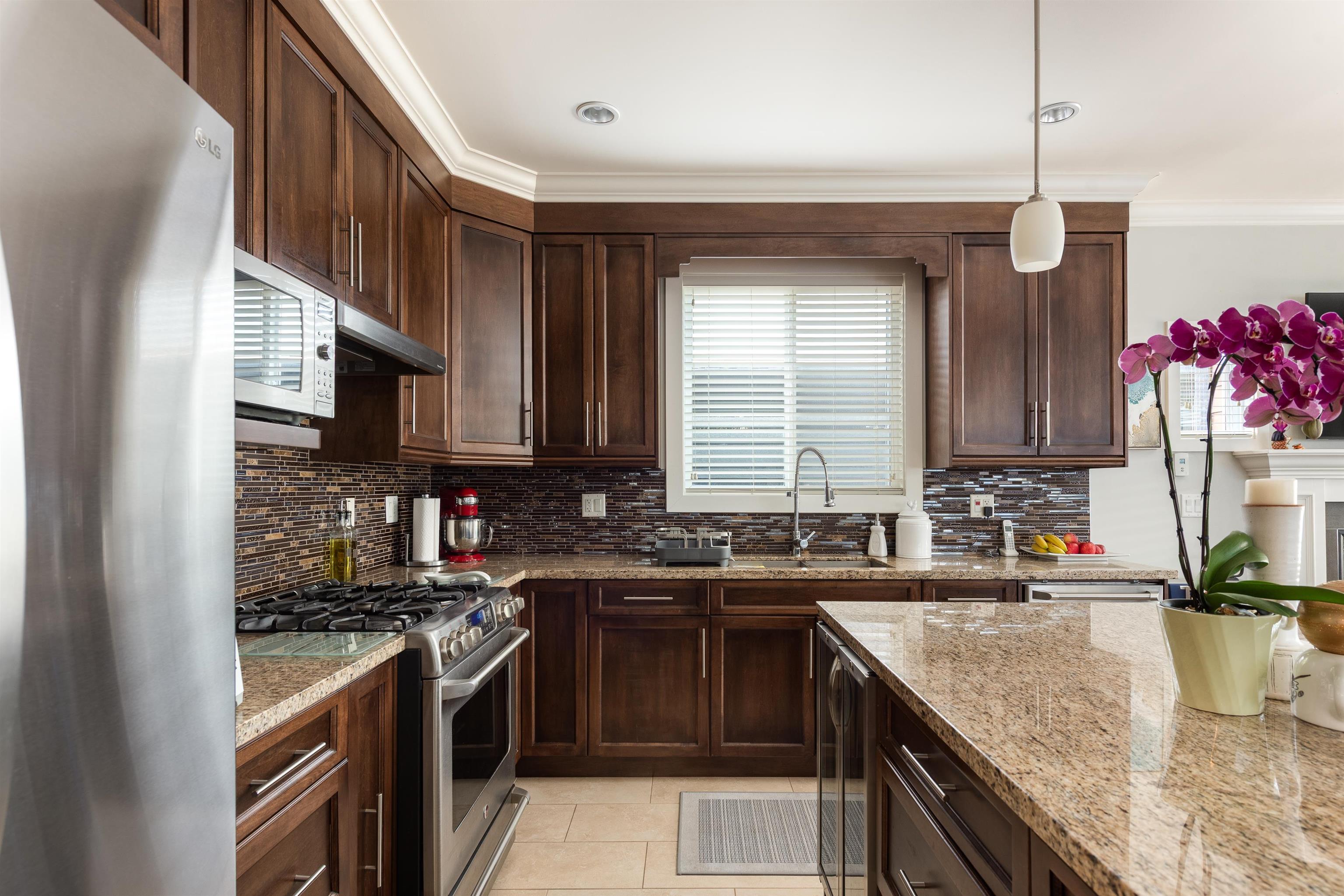  362 21st Street - MLS&reg; # R3130814