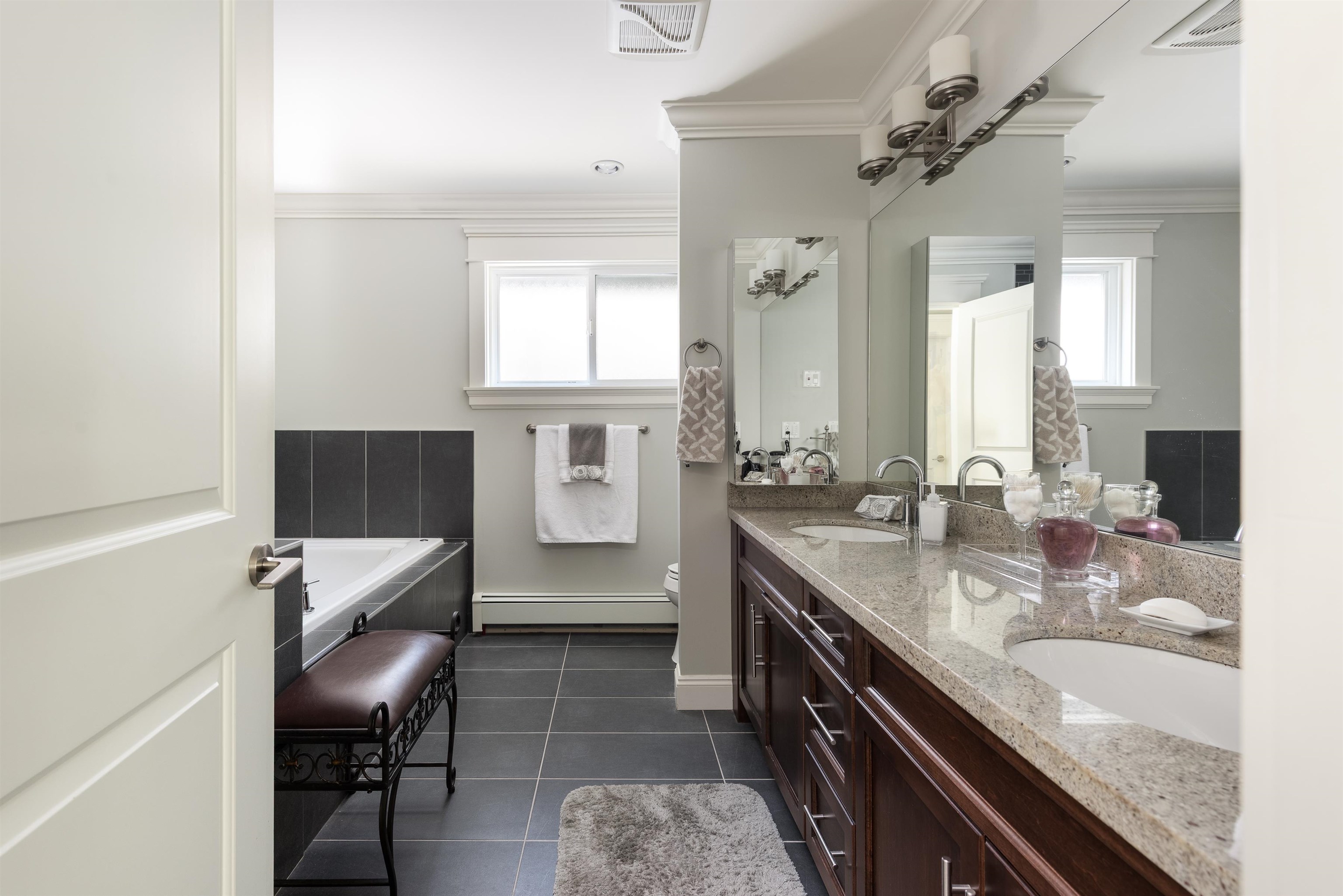  362 21st Street - MLS&reg; # R3130814