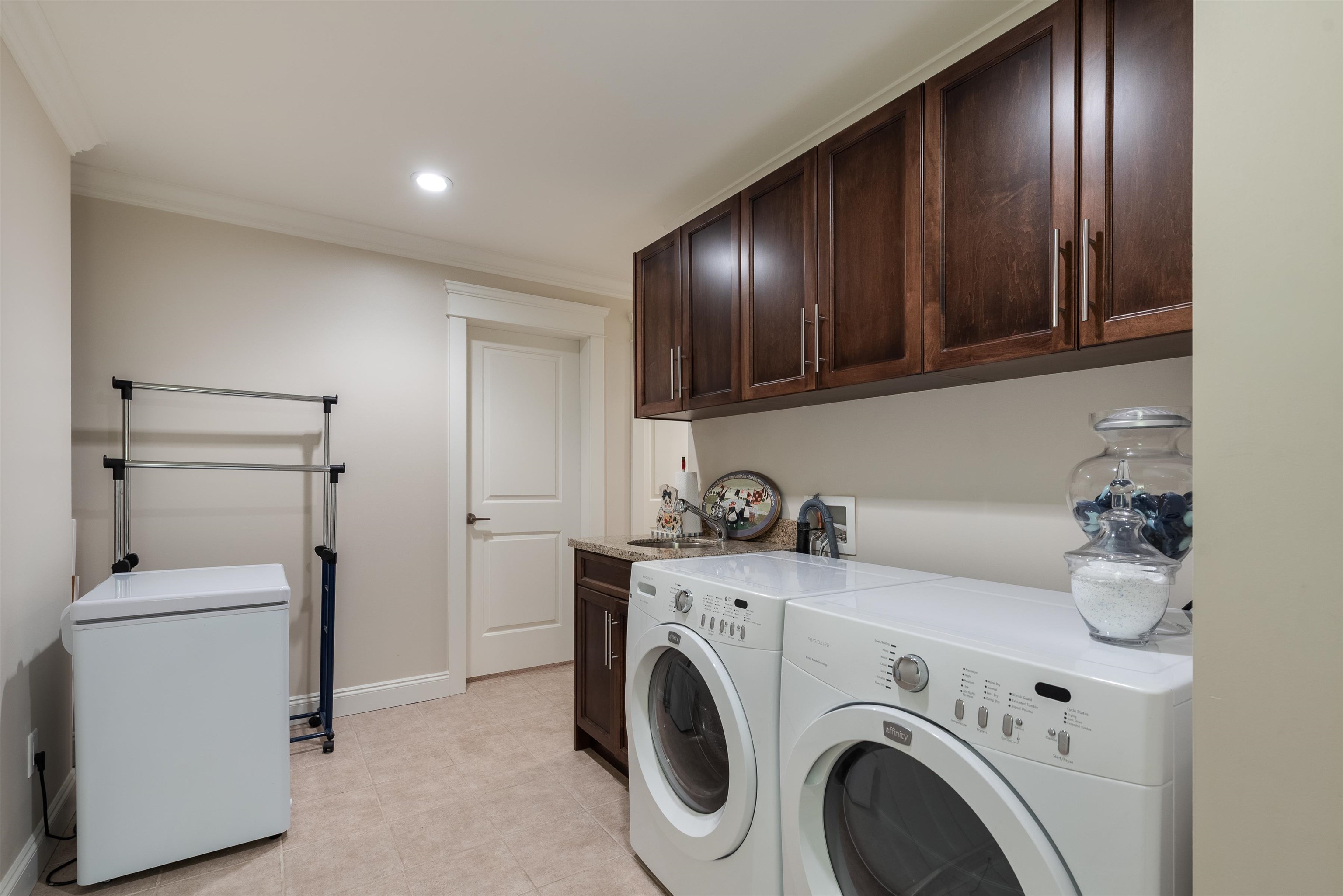  362 21st Street - MLS&reg; # R3130814