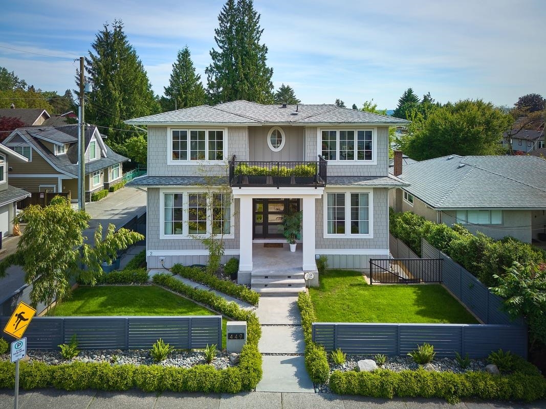  449 15th Street - MLS&reg; # R3130816