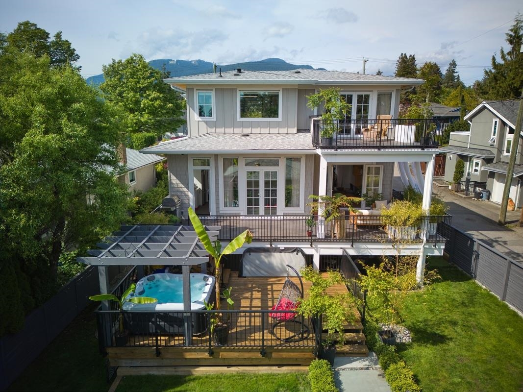  449 15th Street - MLS&reg; # R3130816