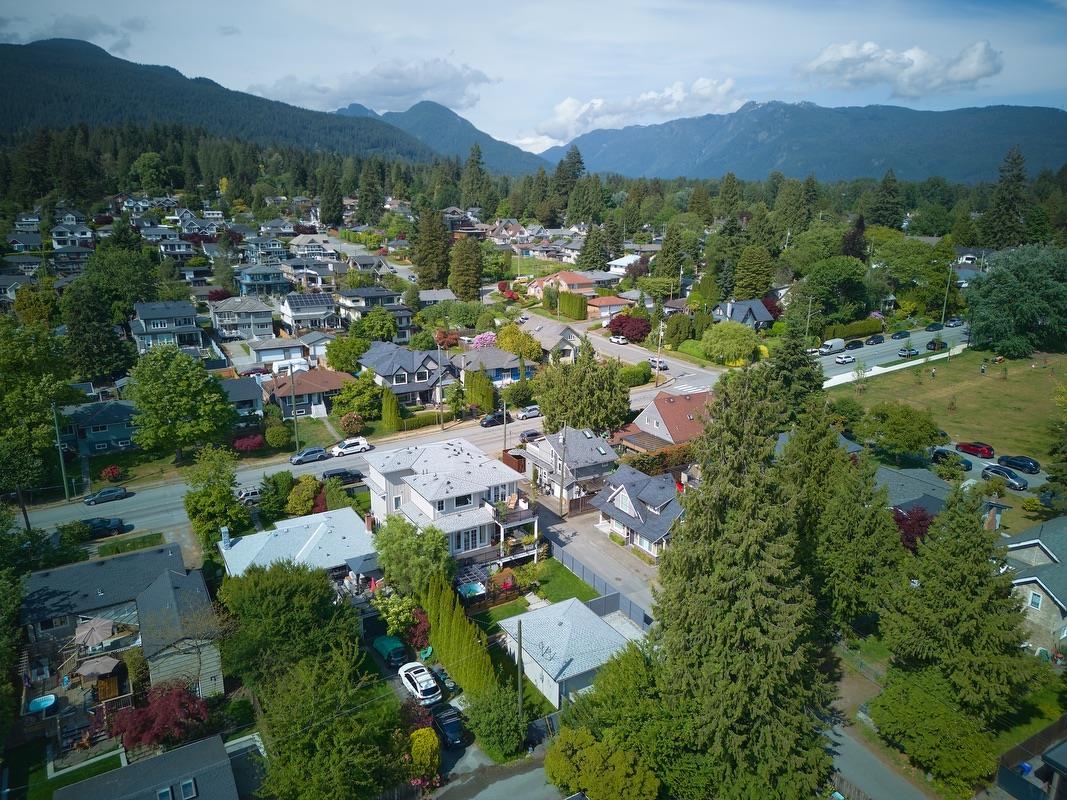  449 15th Street - MLS&reg; # R3130816