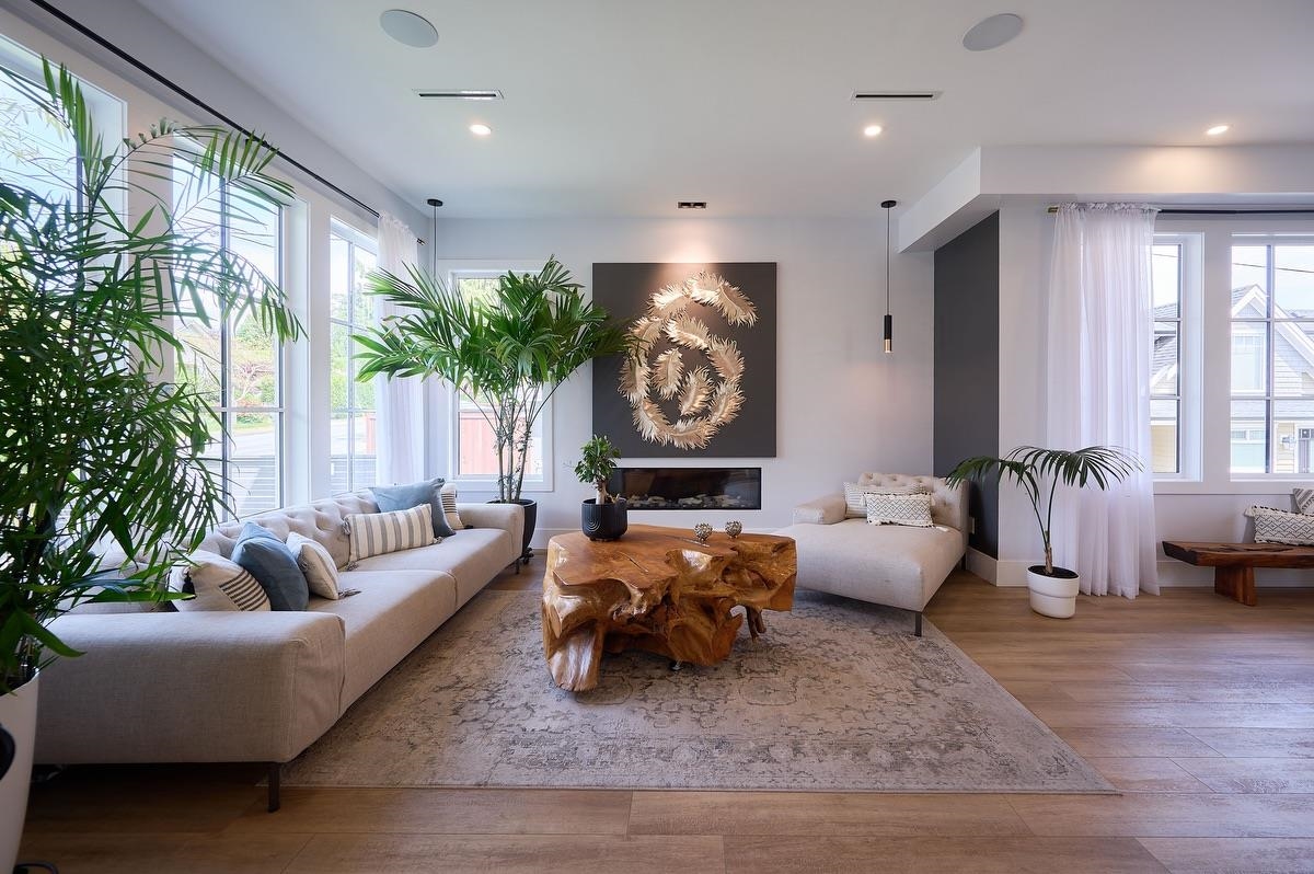  449 15th Street - MLS&reg; # R3130816