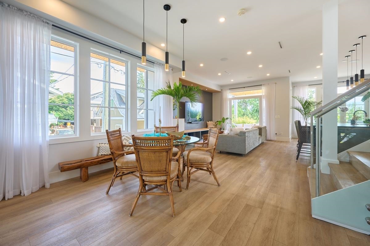 449 15th Street - MLS&reg; # R3130816