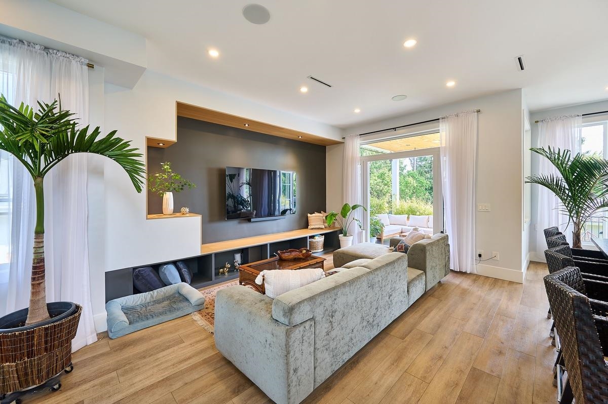  449 15th Street - MLS&reg; # R3130816