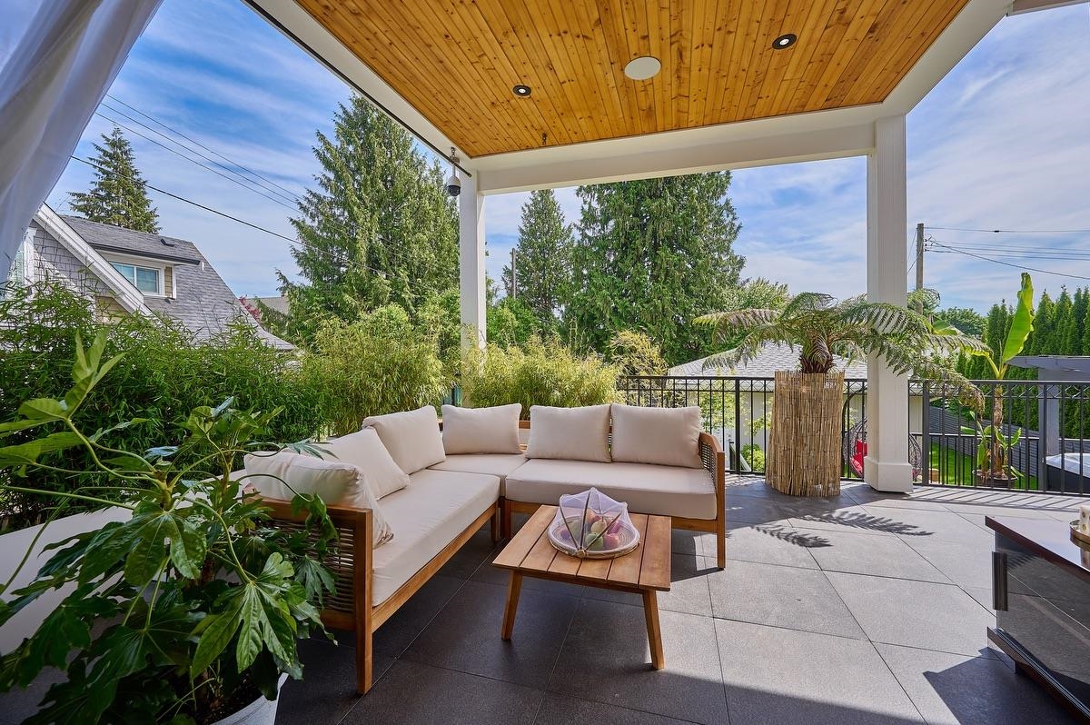  449 15th Street - MLS&reg; # R3130816