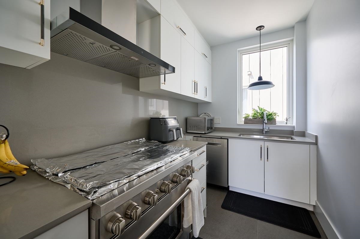  449 15th Street - MLS&reg; # R3130816