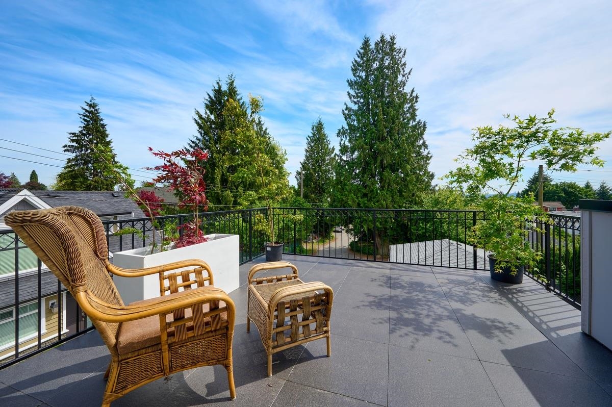  449 15th Street - MLS&reg; # R3130816