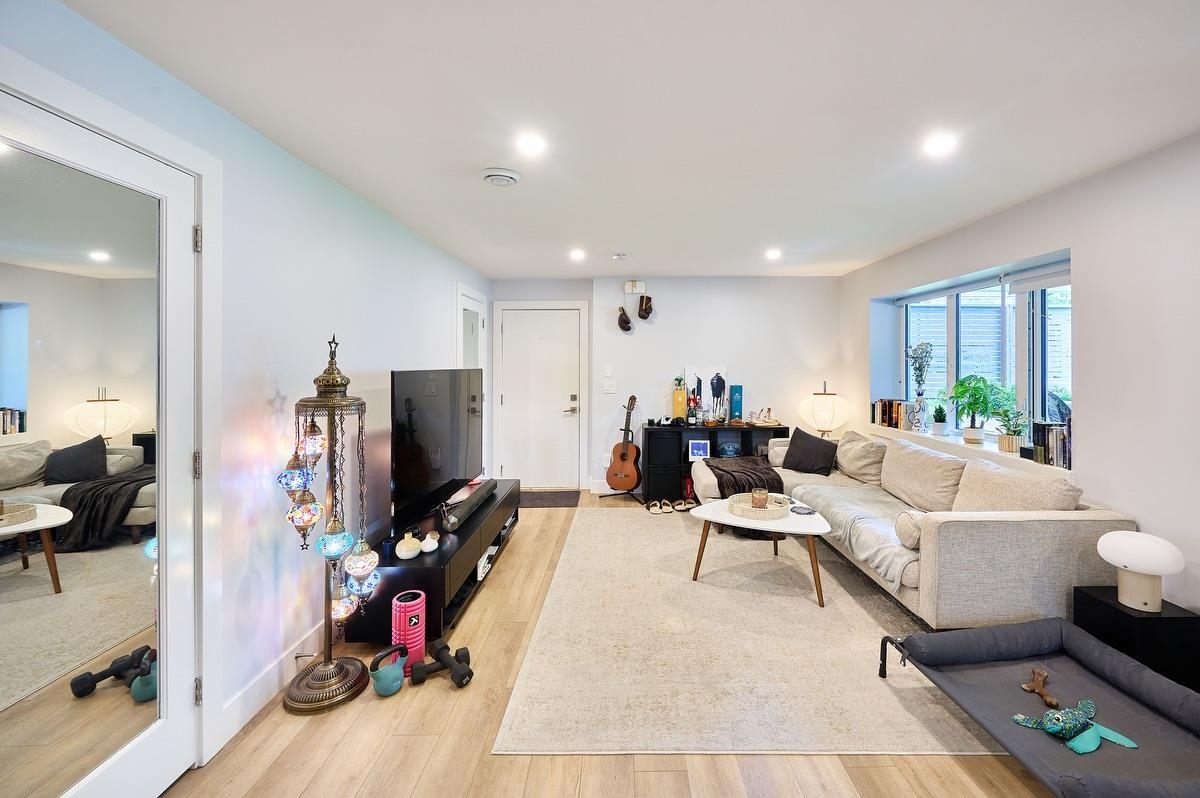  449 15th Street - MLS&reg; # R3130816