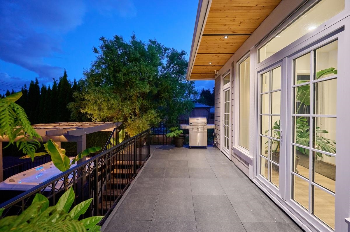  449 15th Street - MLS&reg; # R3130816