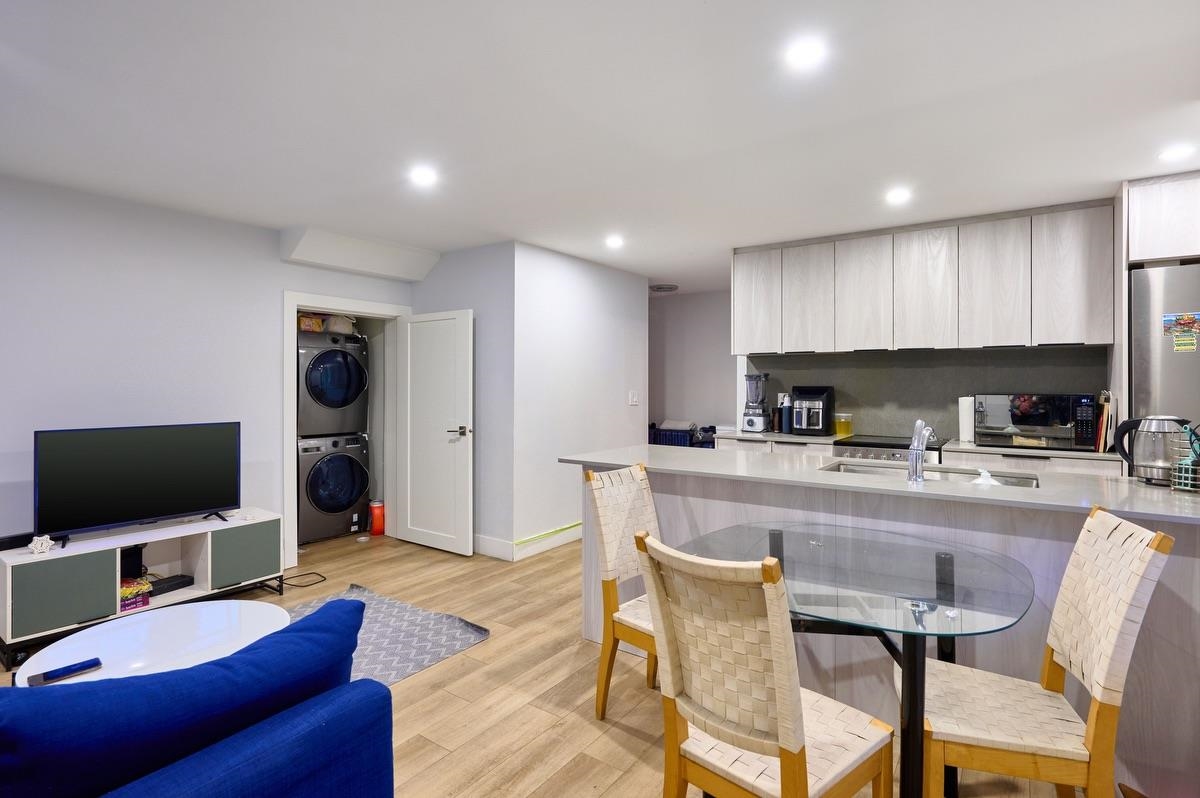  449 15th Street - MLS&reg; # R3130816