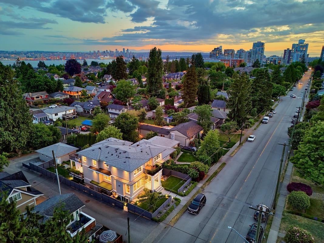  449 15th Street - MLS&reg; # R3130816