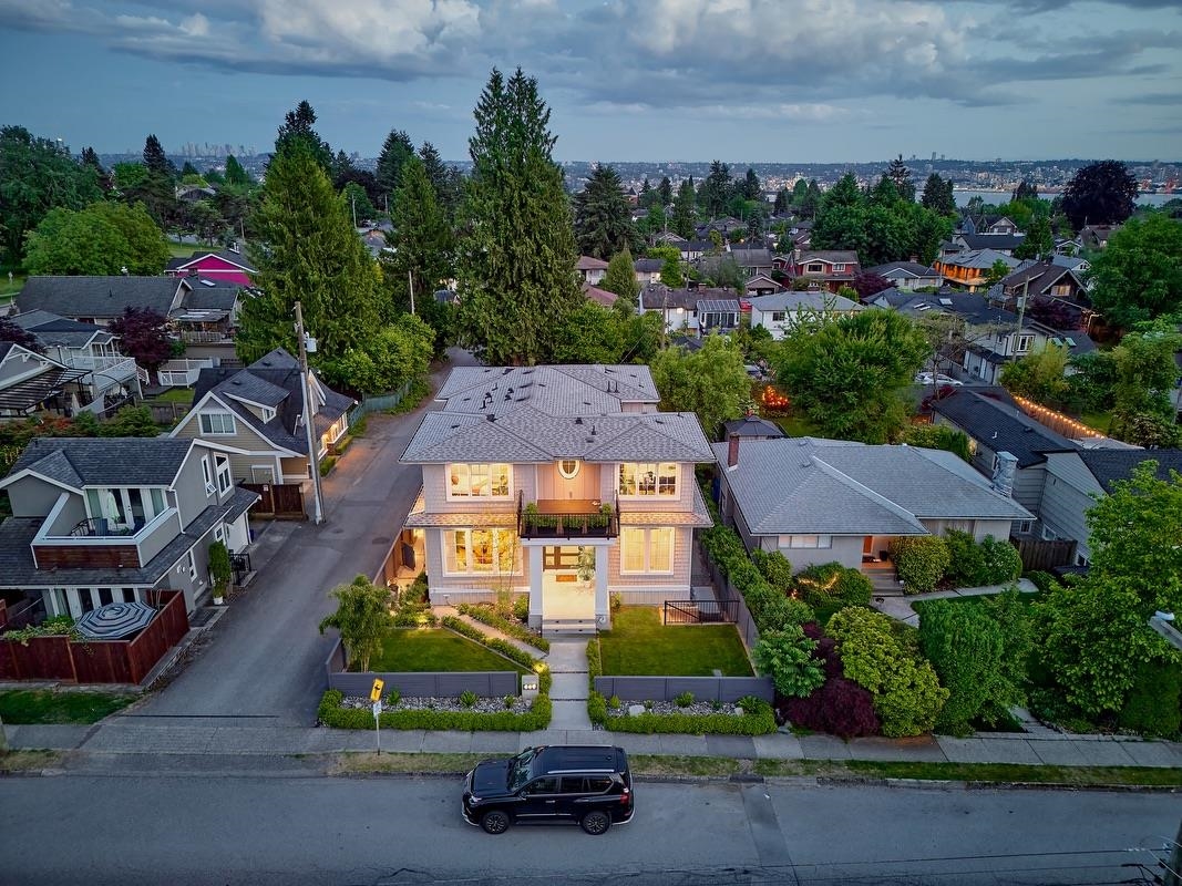 449 15th Street - MLS&reg; # R3130816