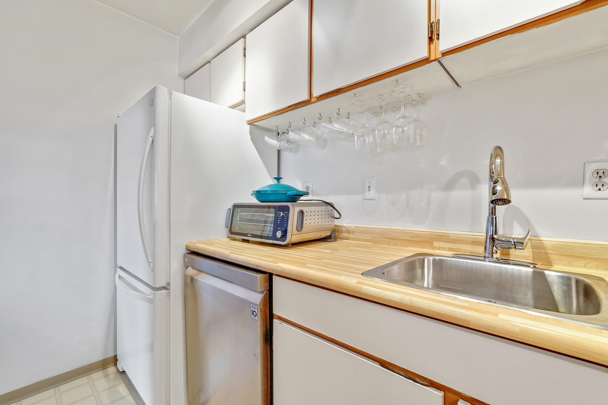 402 2215 Dundas Street - MLS&reg; # R3132547
