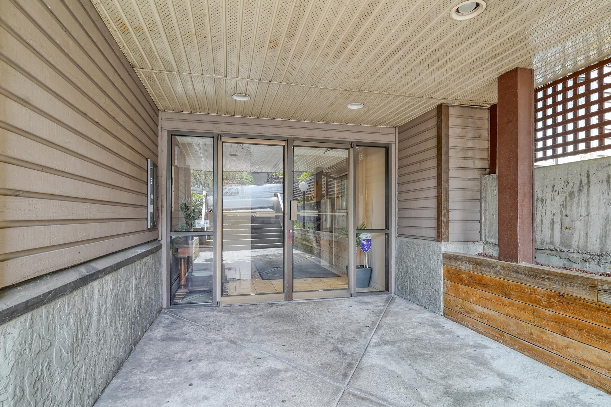 402 2215 Dundas Street - MLS&reg; # R3132547