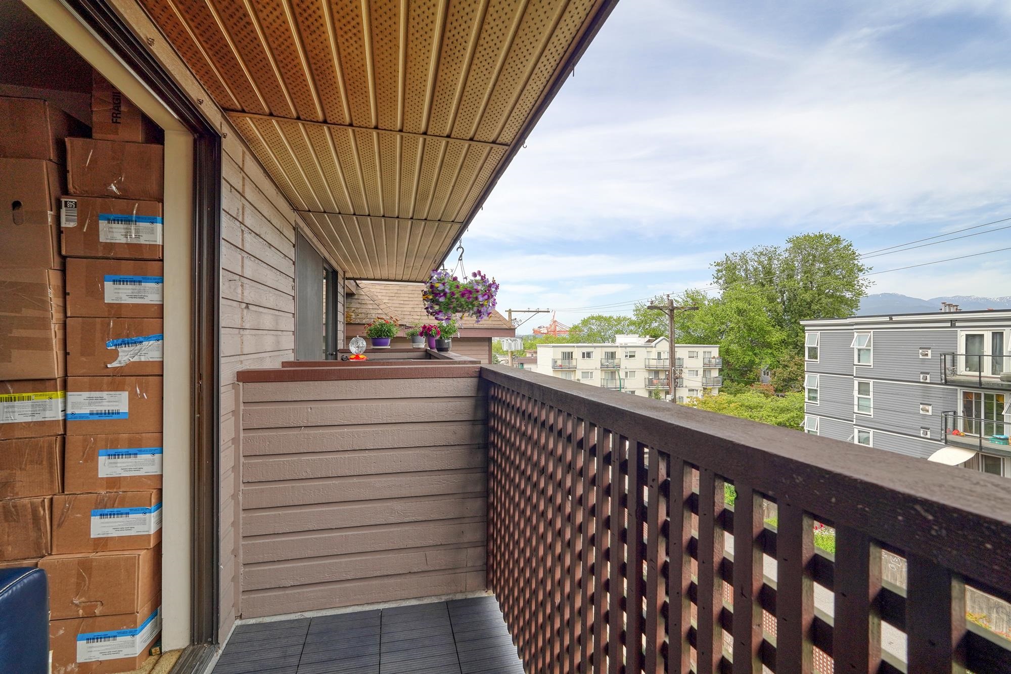 402 2215 Dundas Street - MLS&reg; # R3132547