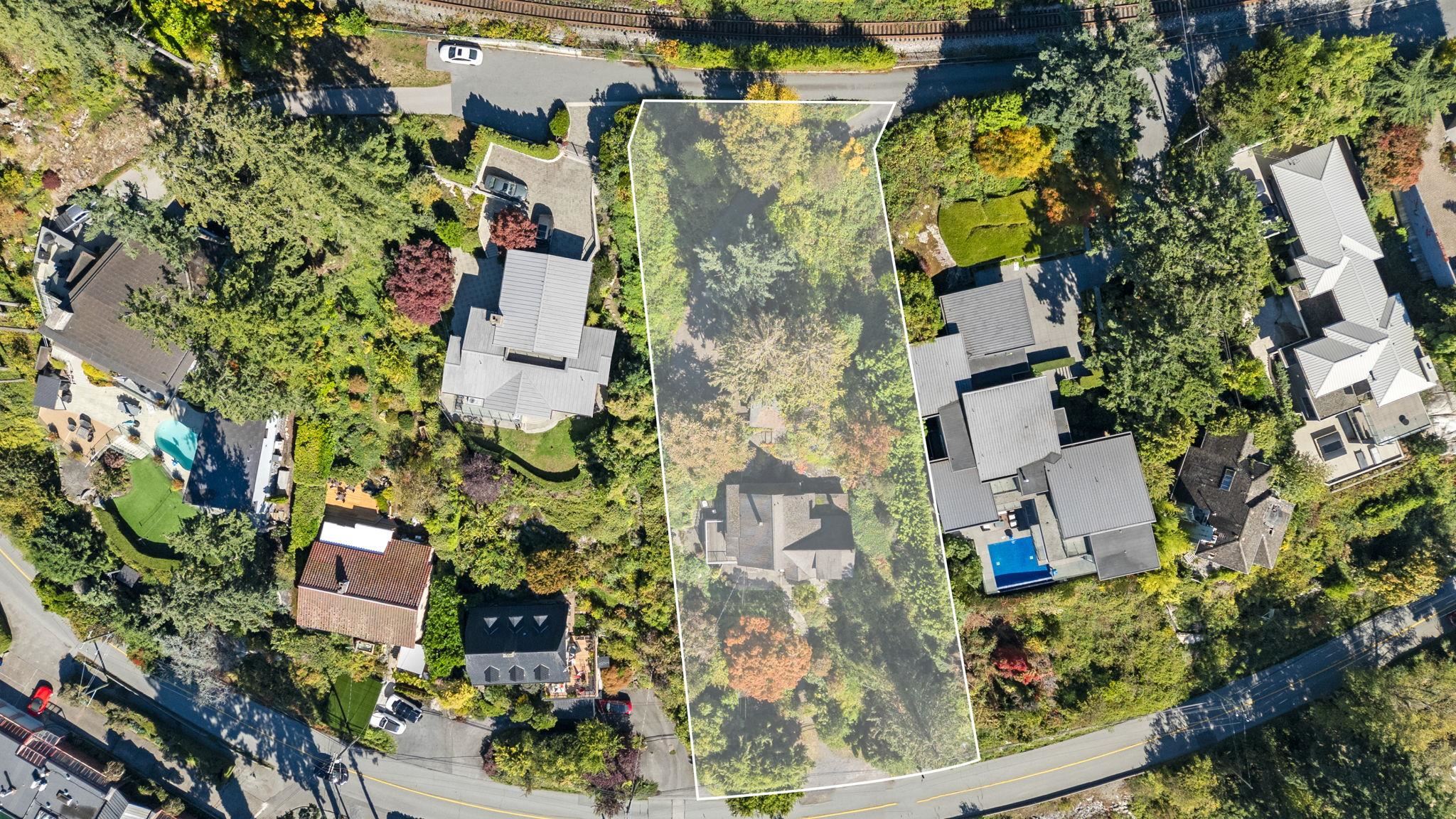  3721 Sunset Lane - MLS&reg; # R3132883