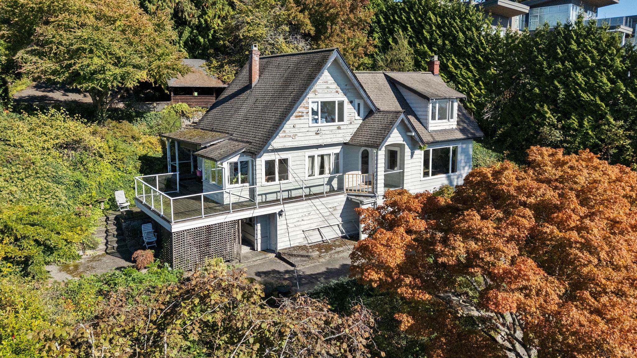  3721 Sunset Lane - MLS&reg; # R3132883