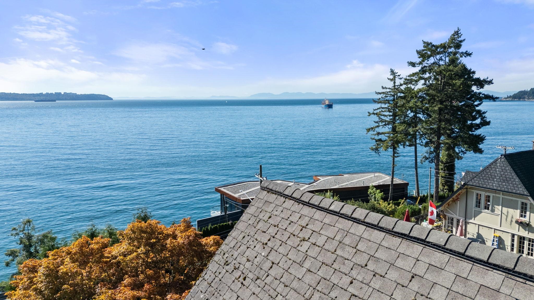  3721 Sunset Lane - MLS&reg; # R3132883