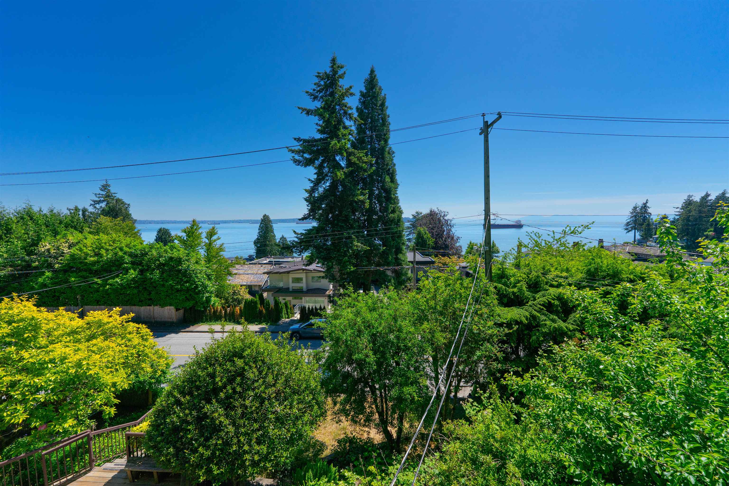  3341 Marine Drive - MLS&reg; # R3132901