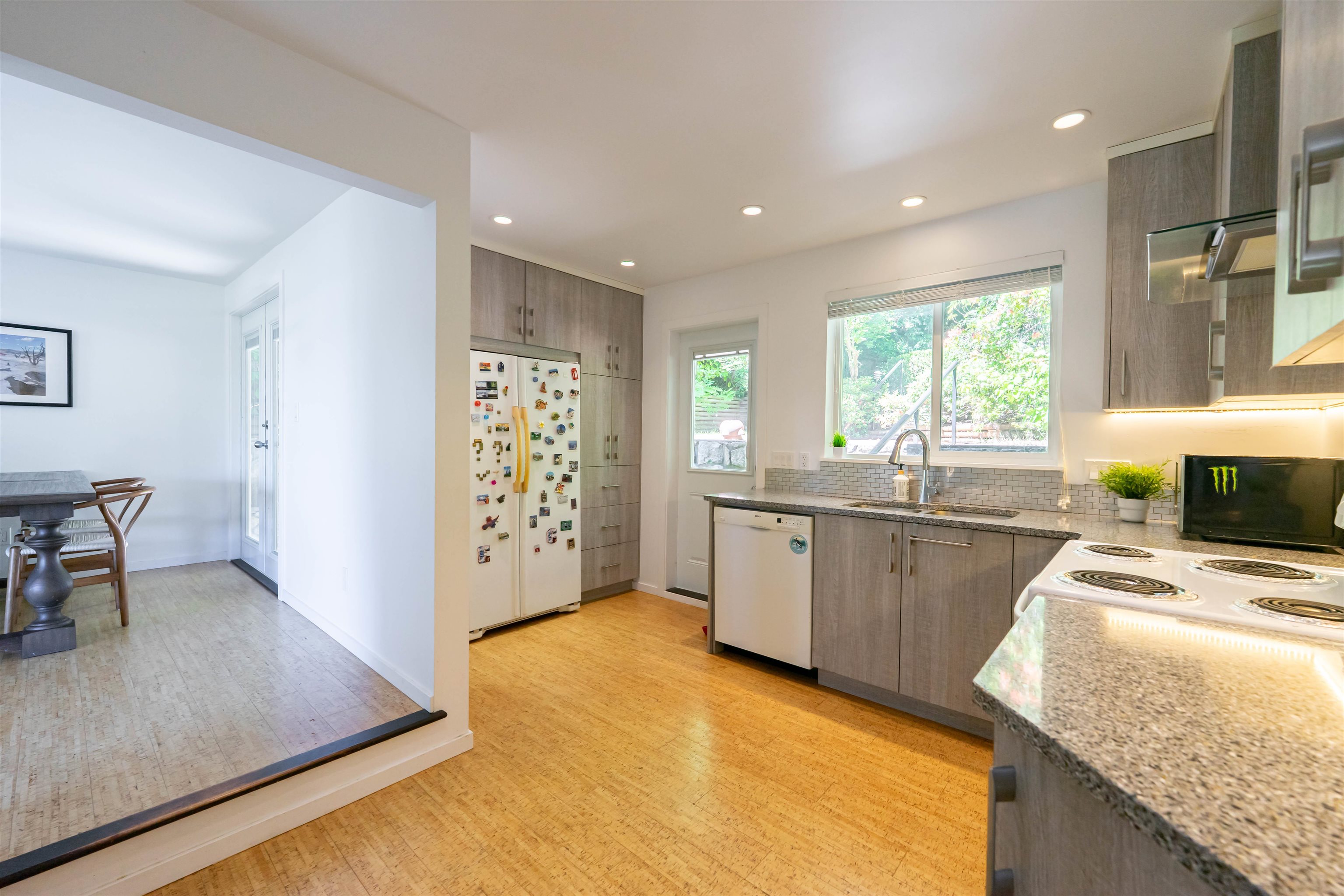  3341 Marine Drive - MLS&reg; # R3132901