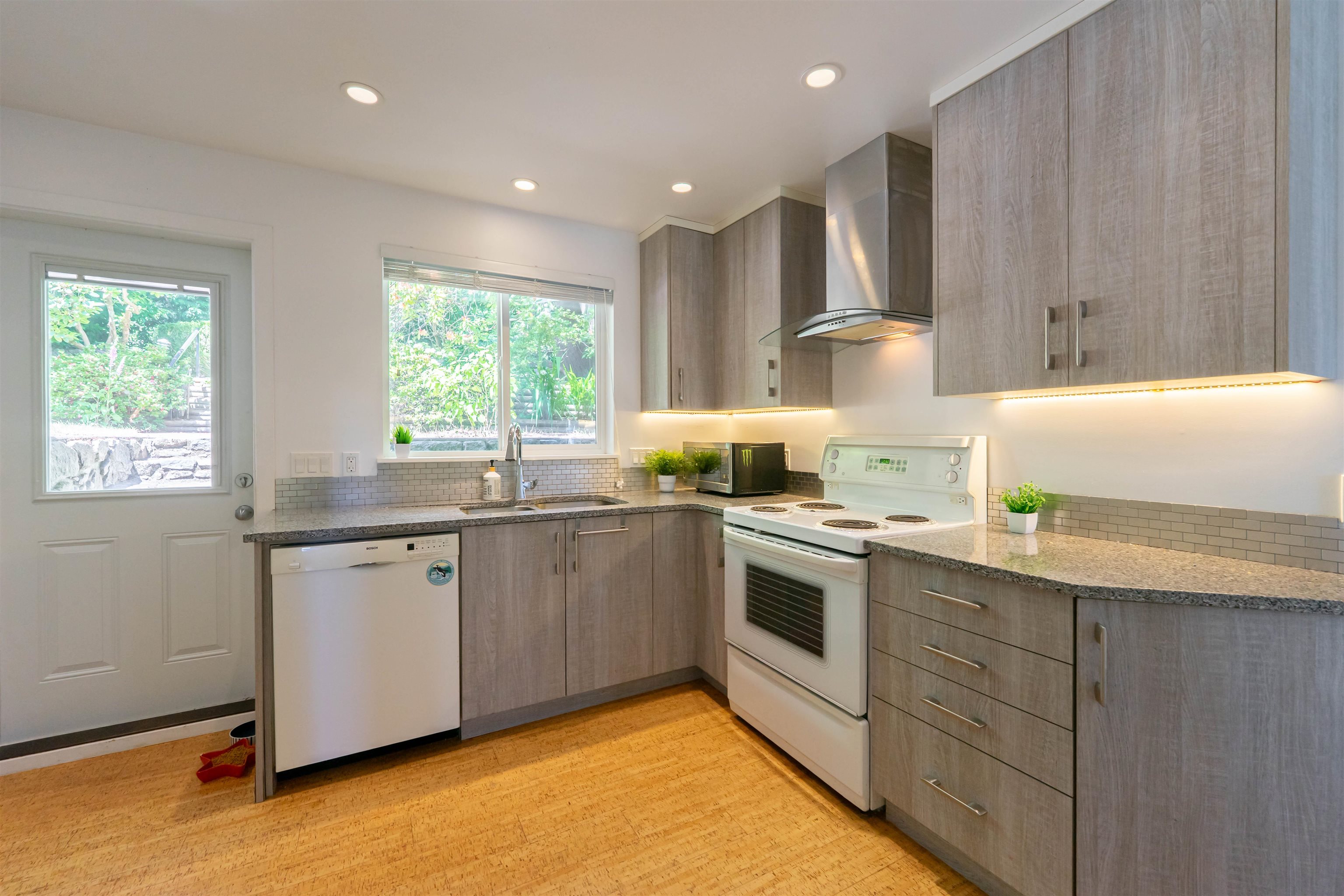  3341 Marine Drive - MLS&reg; # R3132901