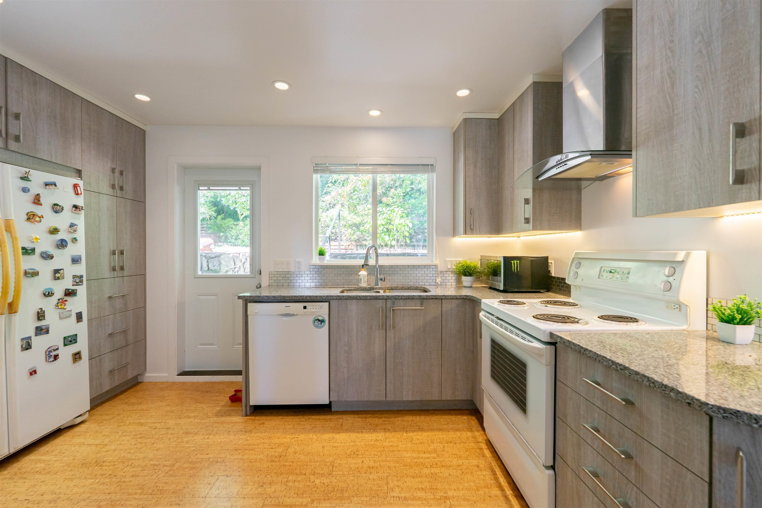  3341 Marine Drive - MLS&reg; # R3132901