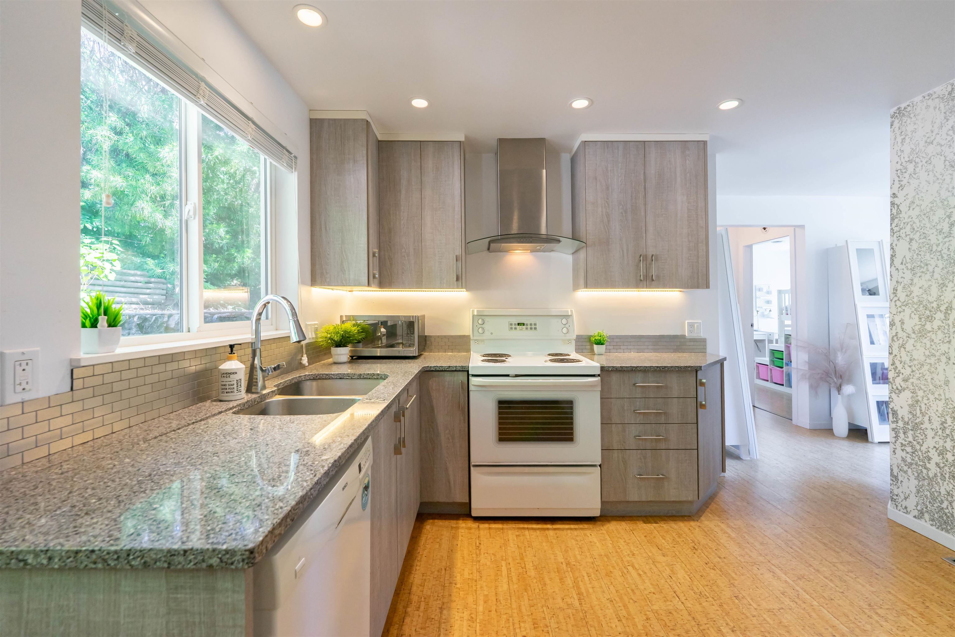  3341 Marine Drive - MLS&reg; # R3132901