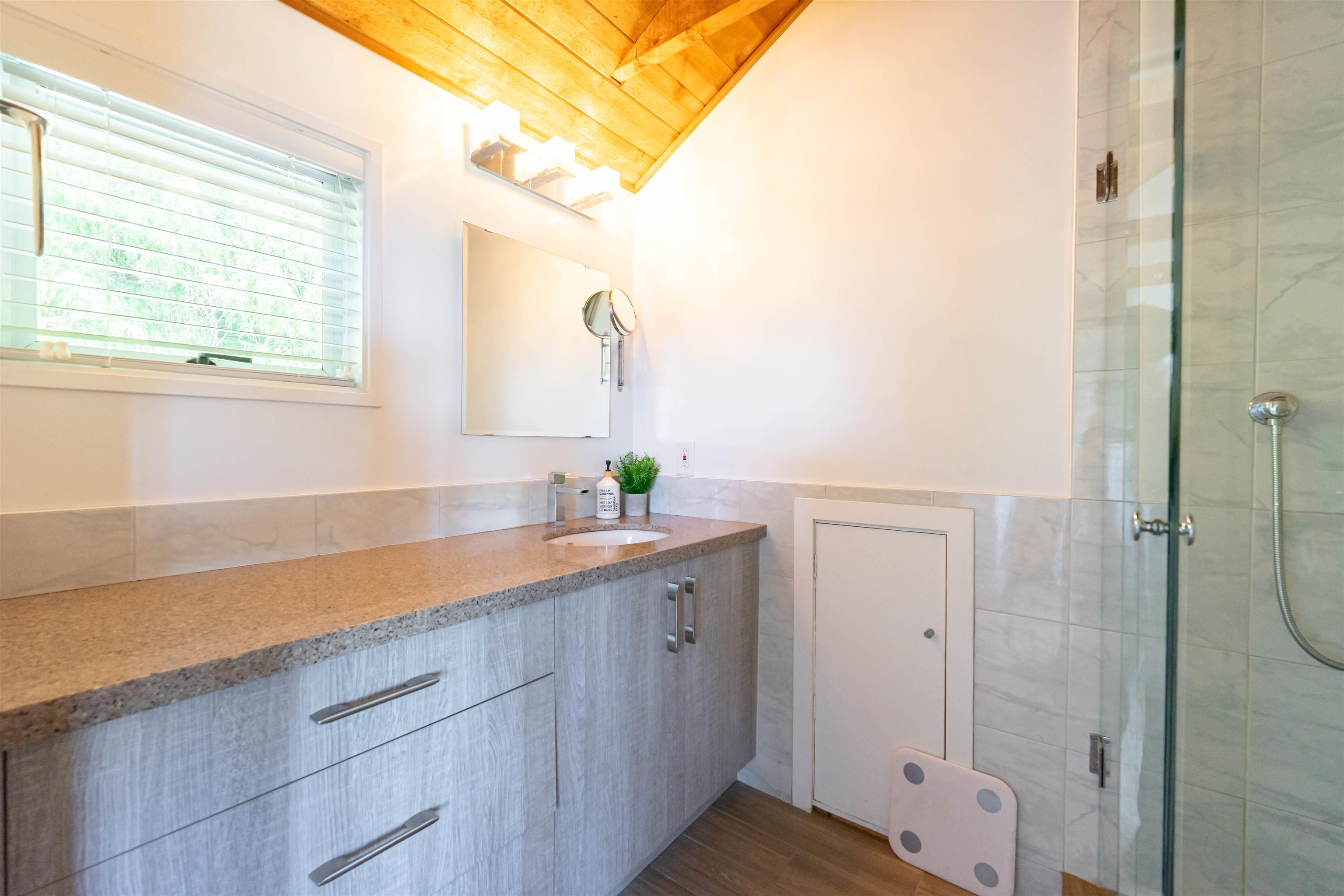  3341 Marine Drive - MLS&reg; # R3132901