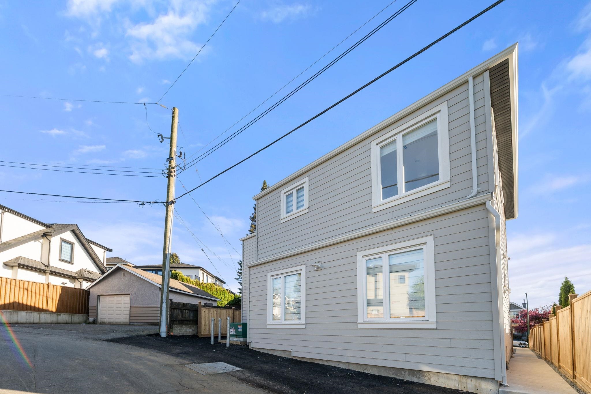 1 3583 Haida Drive - MLS&reg; # R3133221