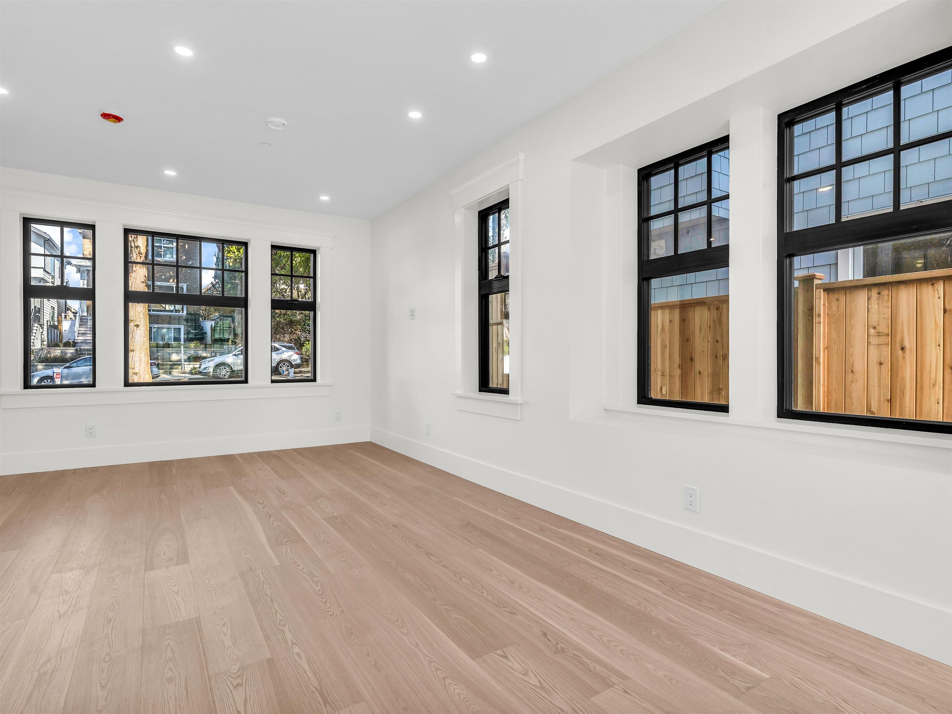  2566 2nd Avenue - MLS&reg; # R3136407