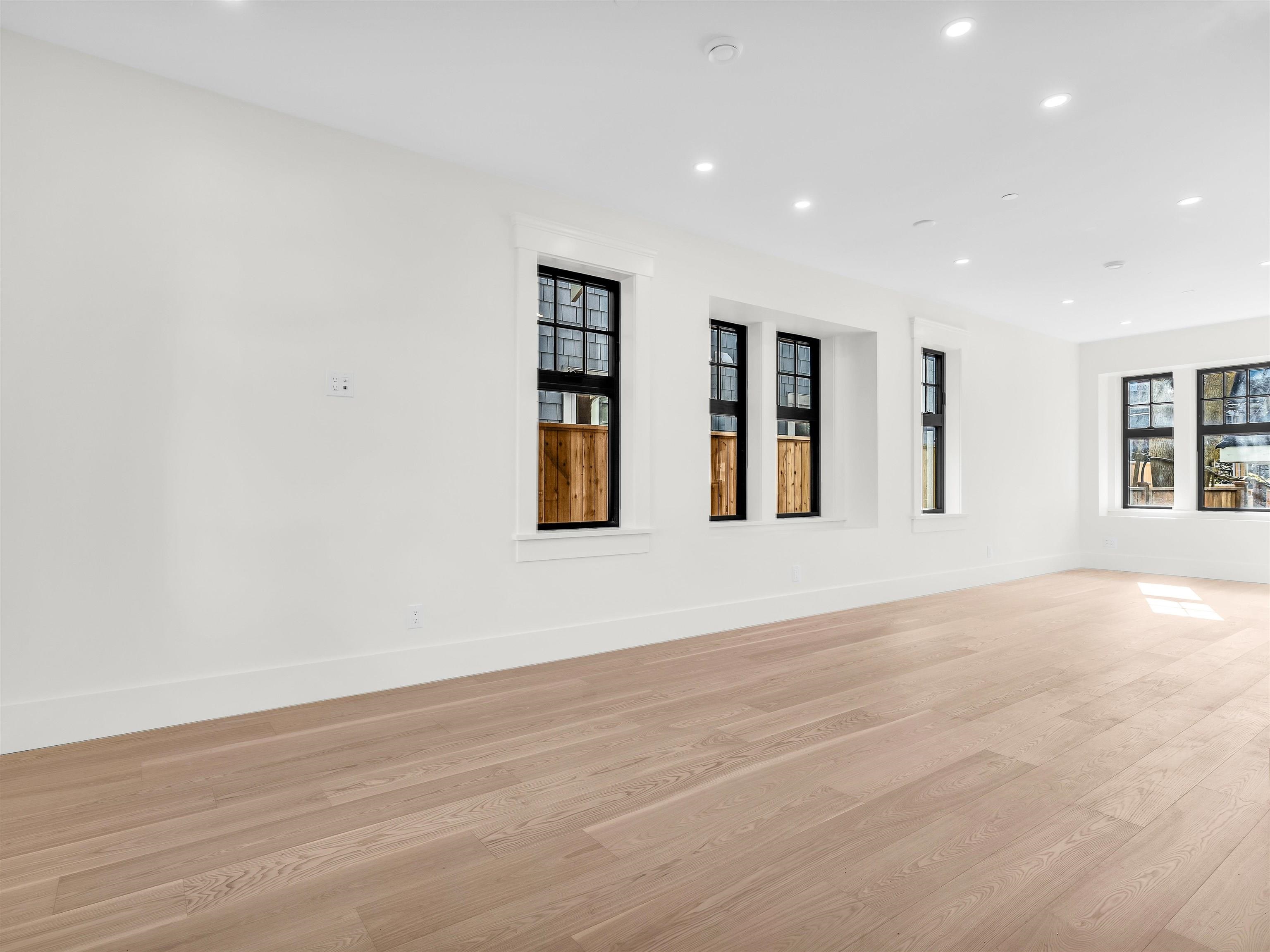  2566 2nd Avenue - MLS&reg; # R3136407