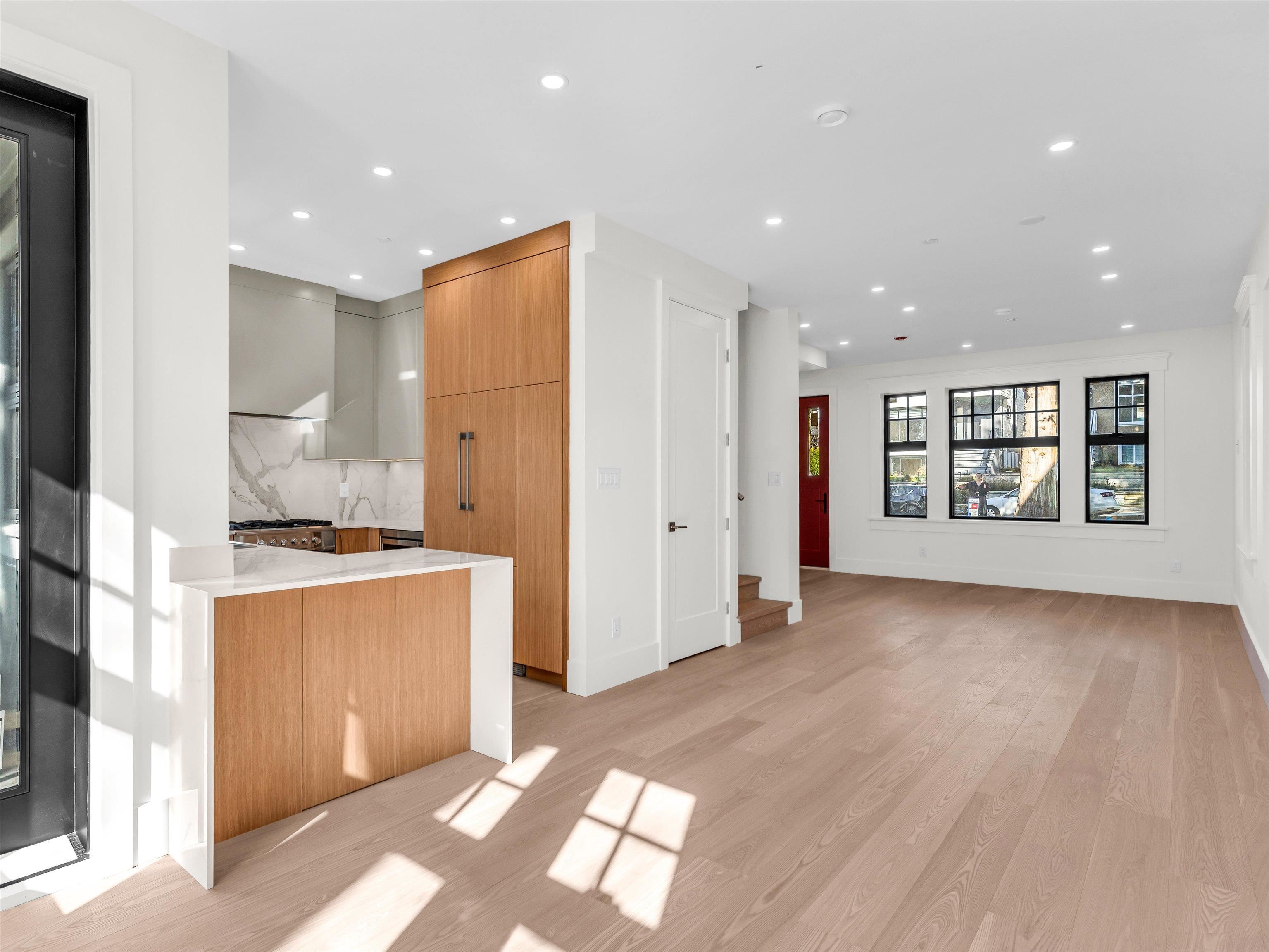  2566 2nd Avenue - MLS&reg; # R3136407