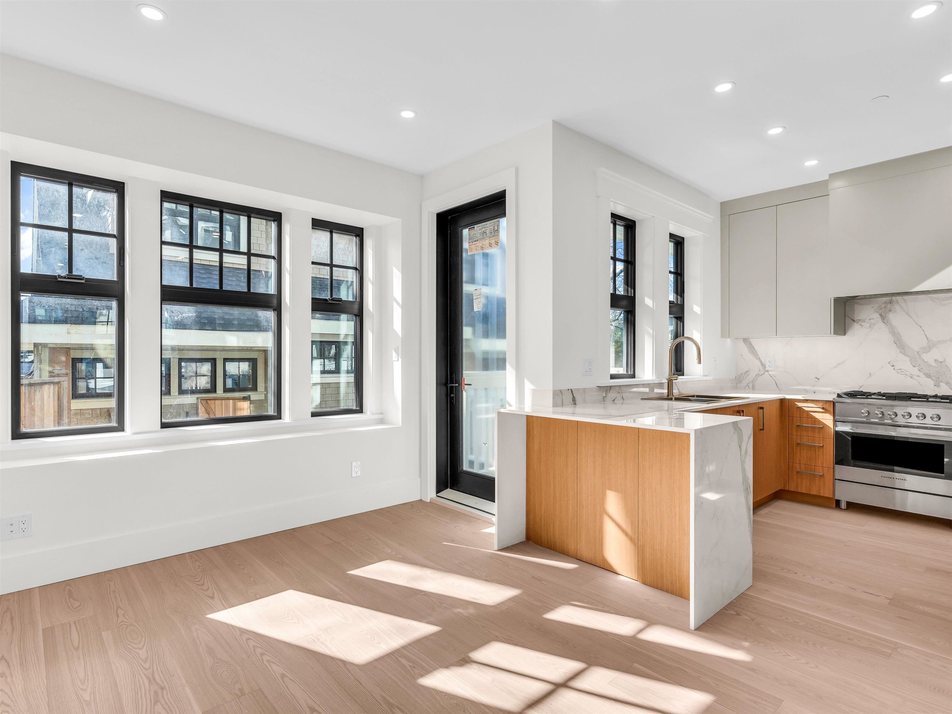  2566 2nd Avenue - MLS&reg; # R3136407