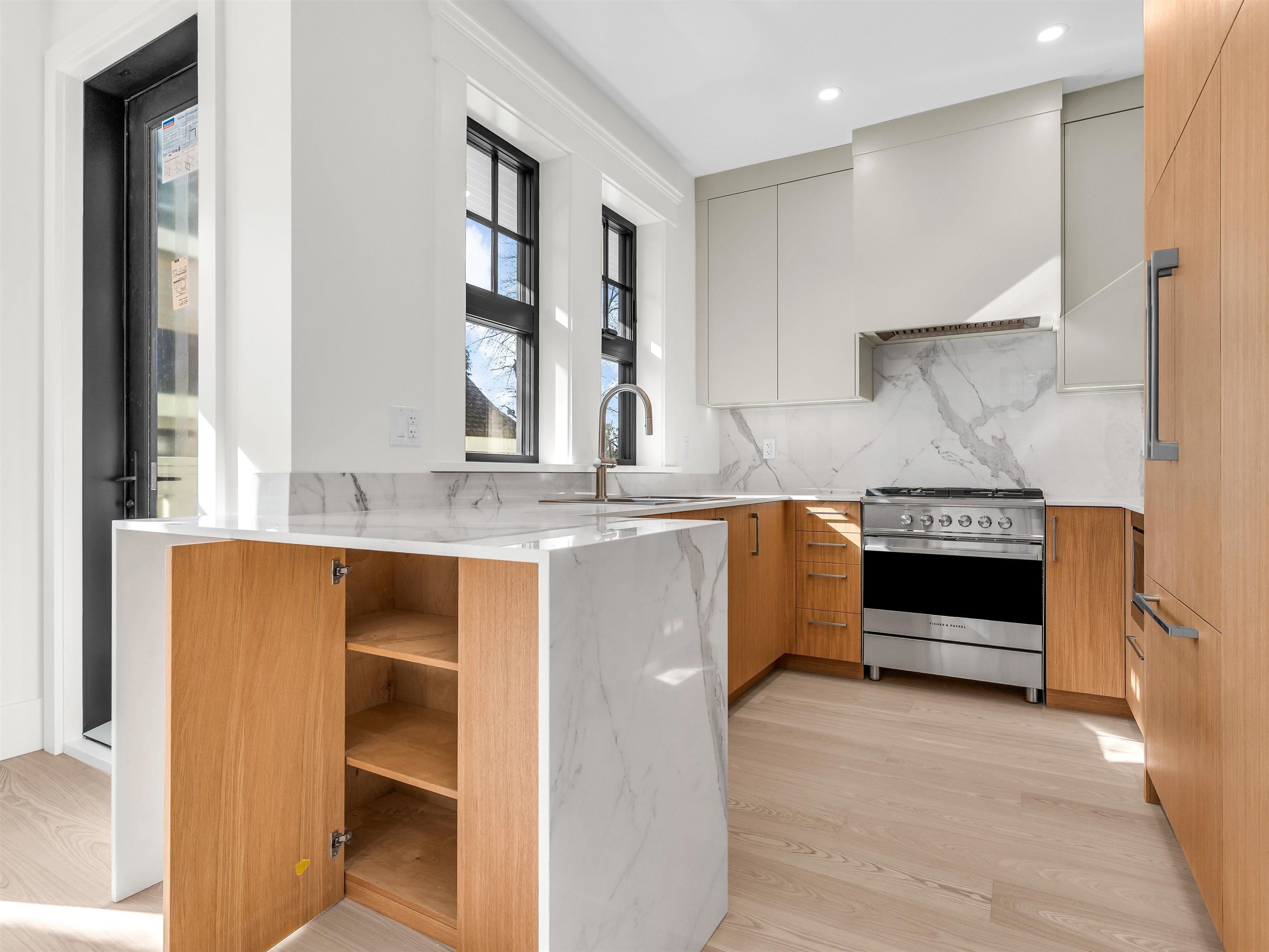  2566 2nd Avenue - MLS&reg; # R3136407