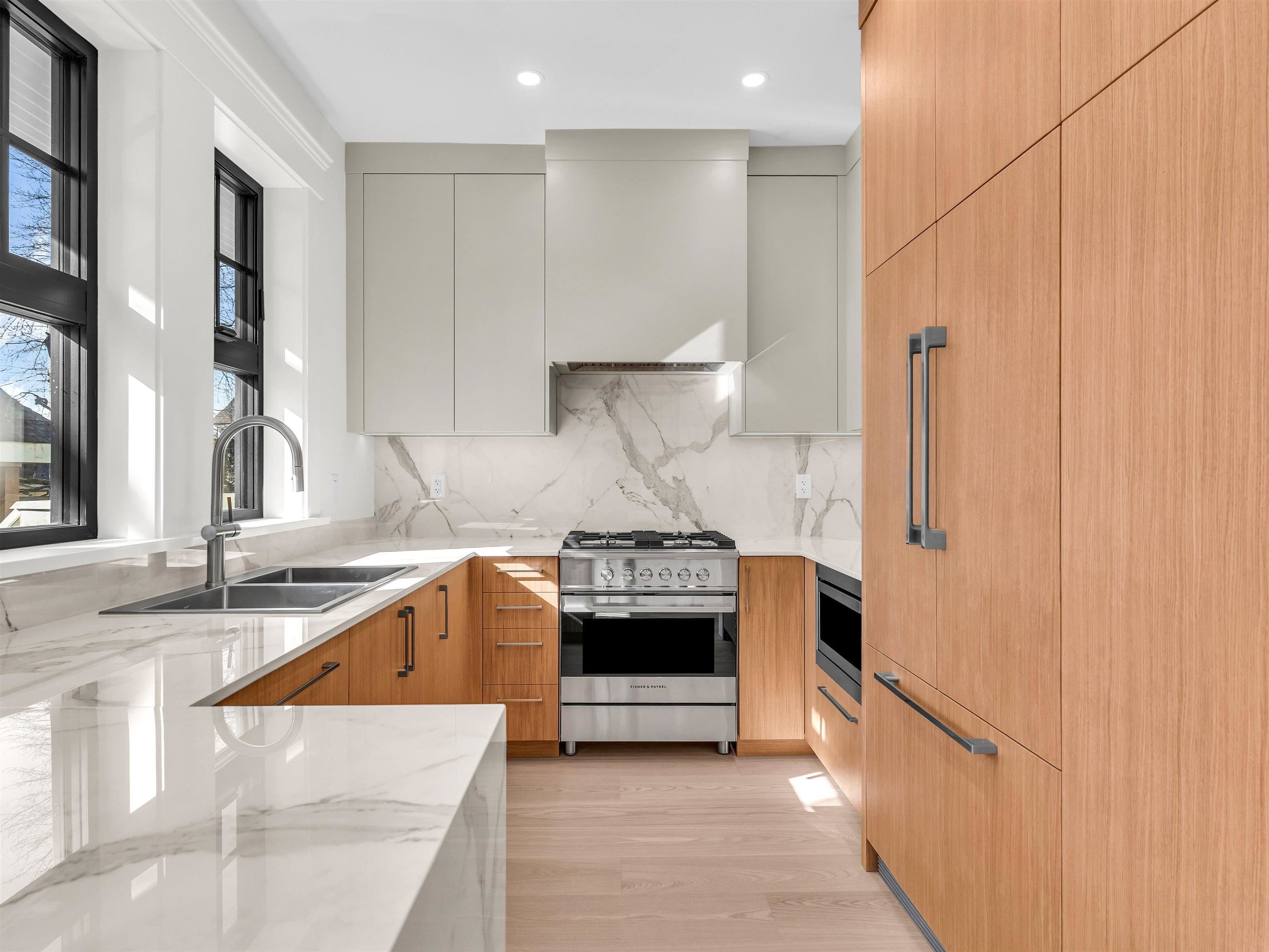  2566 2nd Avenue - MLS&reg; # R3136407
