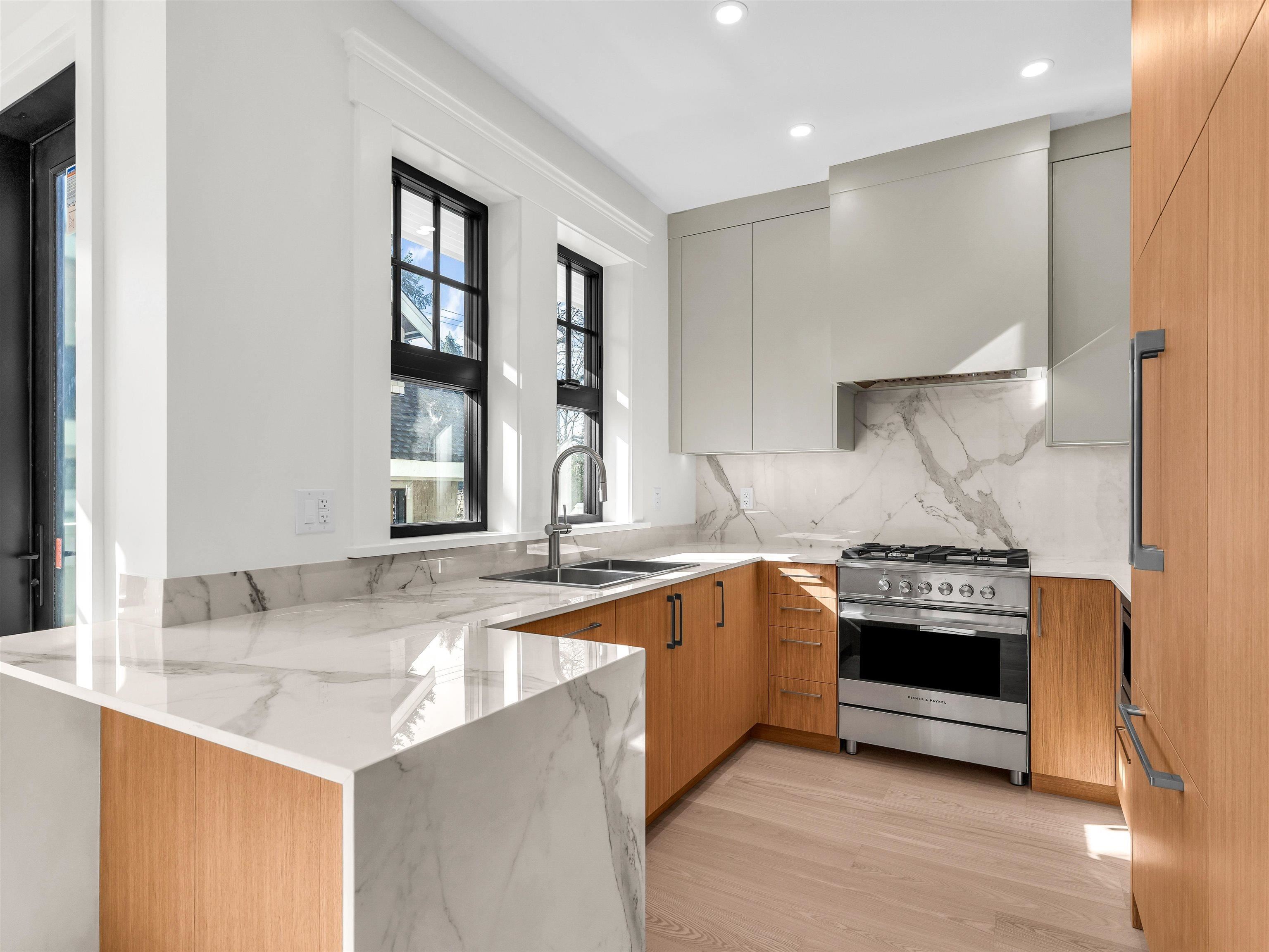  2566 2nd Avenue - MLS&reg; # R3136407
