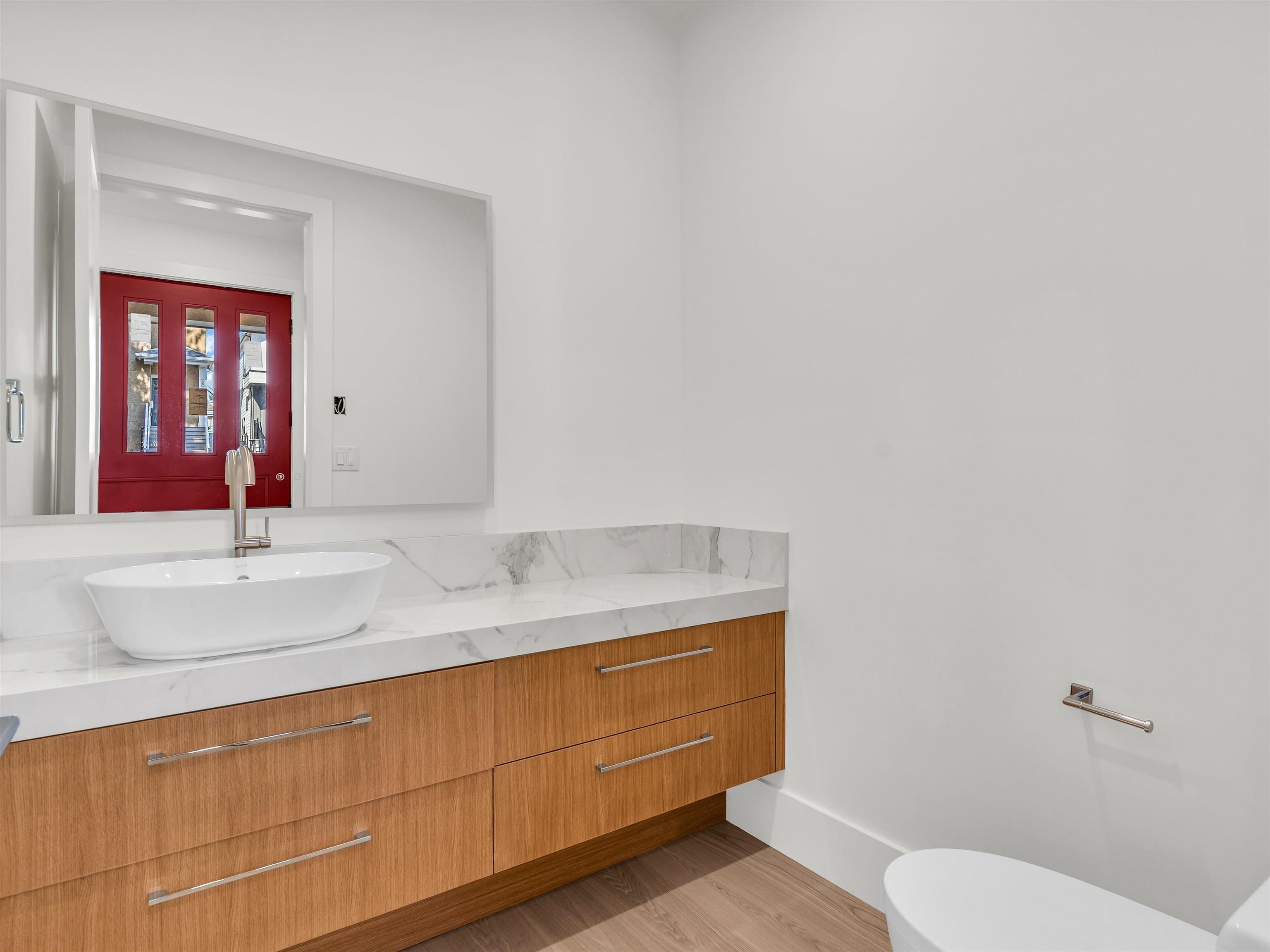  2566 2nd Avenue - MLS&reg; # R3136407