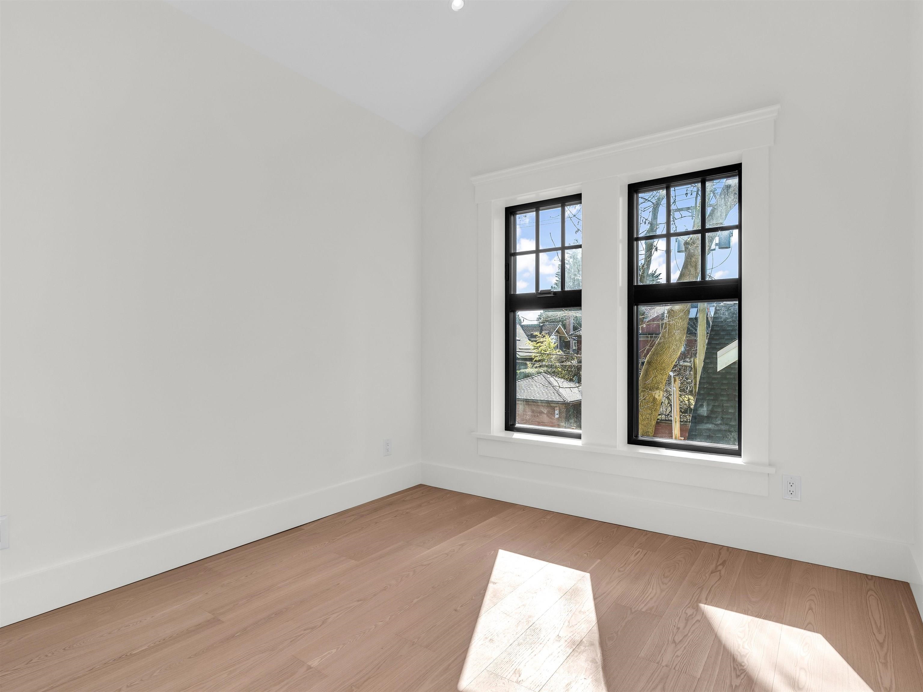  2566 2nd Avenue - MLS&reg; # R3136407