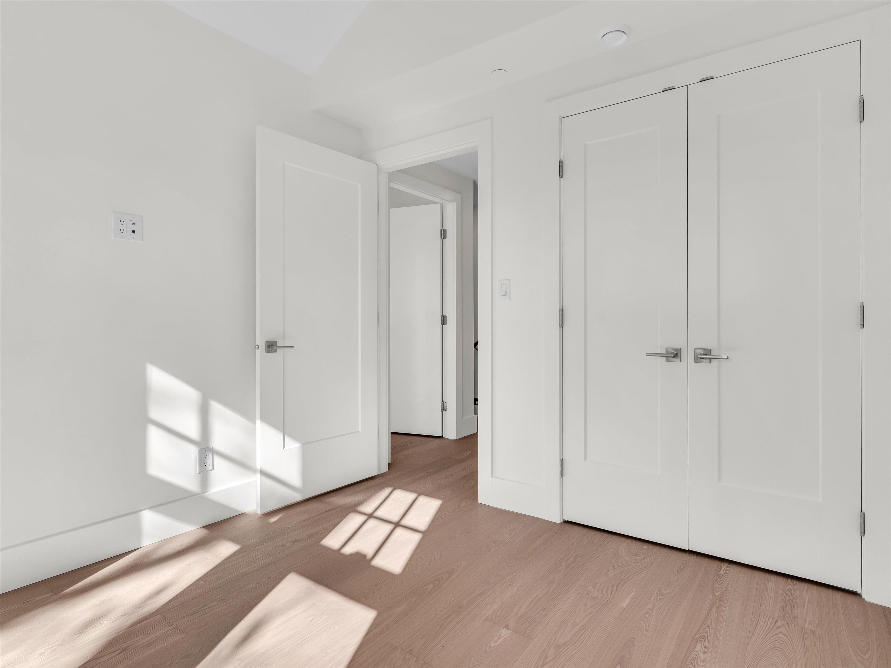  2566 2nd Avenue - MLS&reg; # R3136407